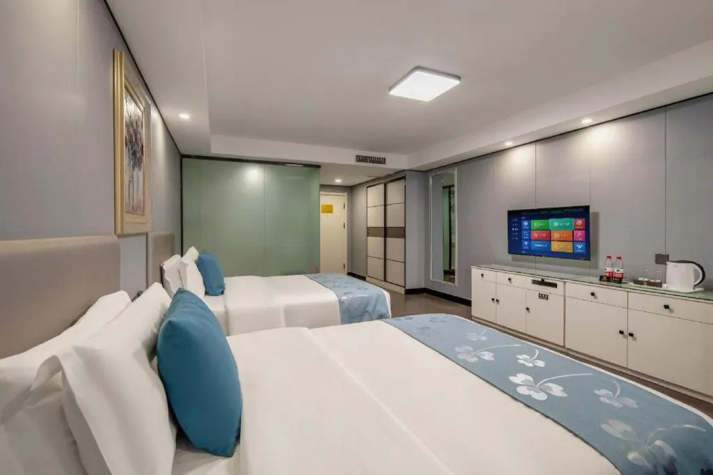 Bed in Aksu Pudong Holiday Hotel