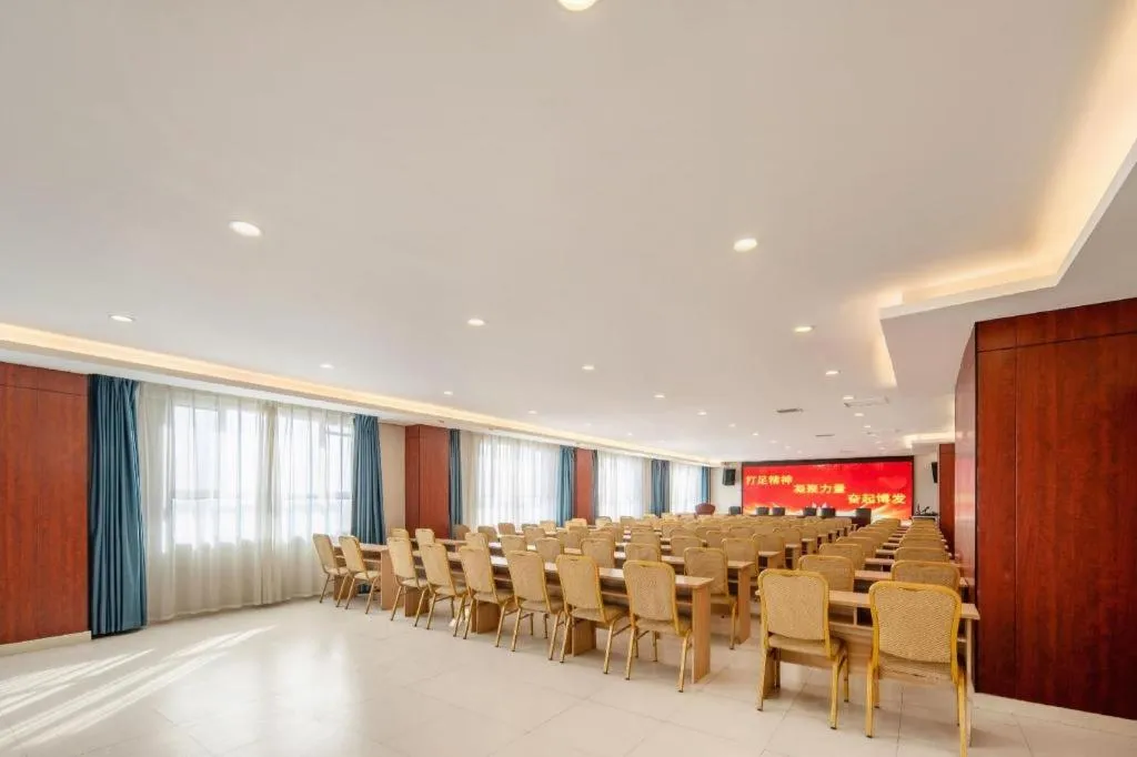 Aksu Pudong Holiday Hotel