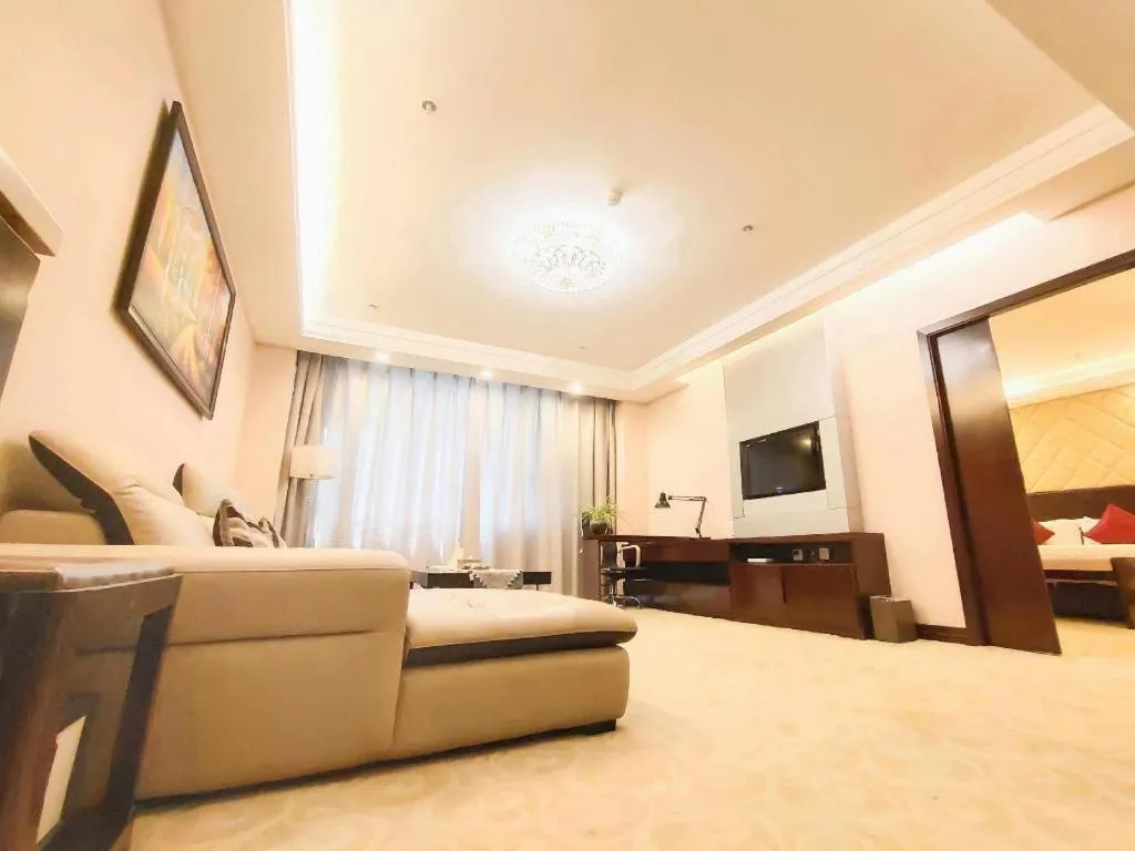 Bed in Aksu Pudong Holiday Hotel