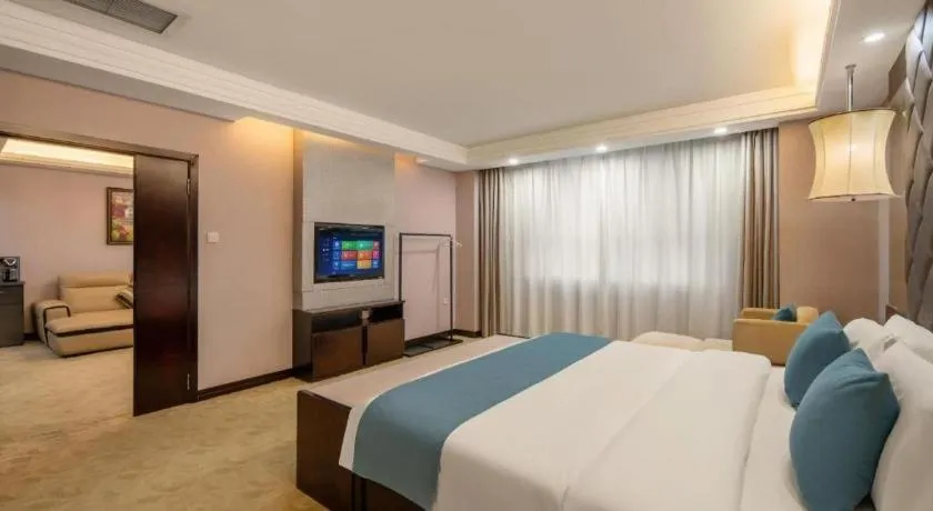 Bed in Aksu Pudong Holiday Hotel