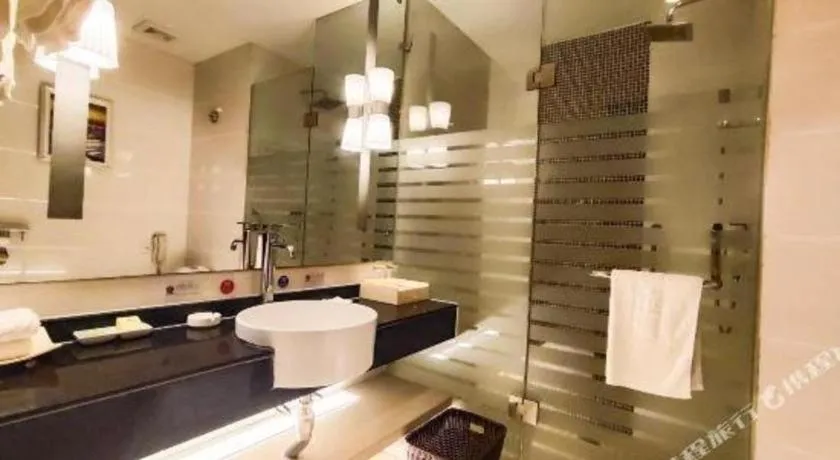 Aksu Pudong Holiday Hotel