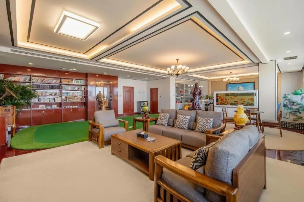 Aksu Pudong Holiday Hotel