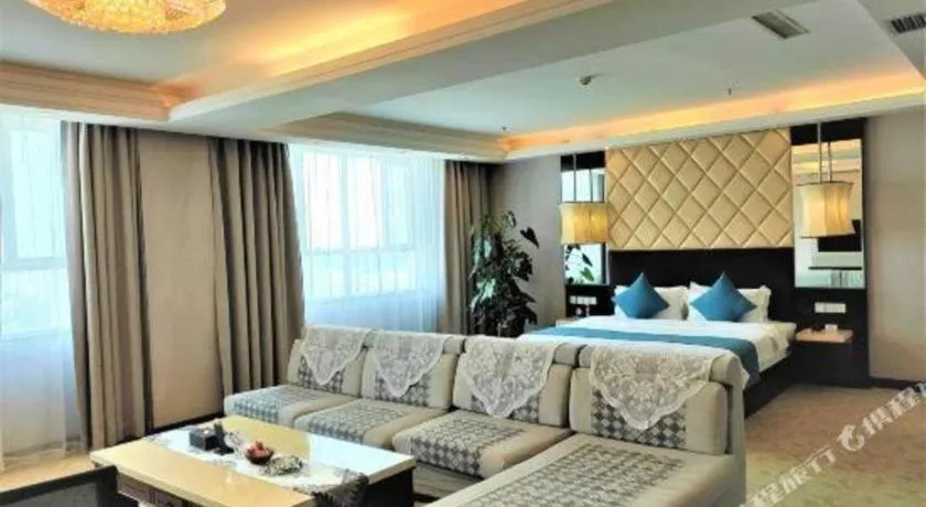 Bed in Aksu Pudong Holiday Hotel