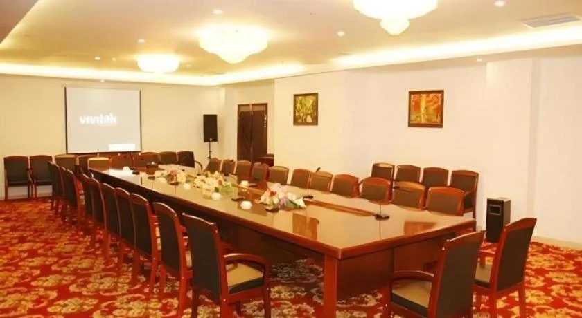 Aksu Pudong Holiday Hotel