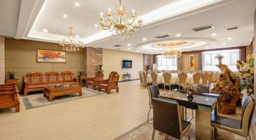 Aksu Pudong Holiday Hotel