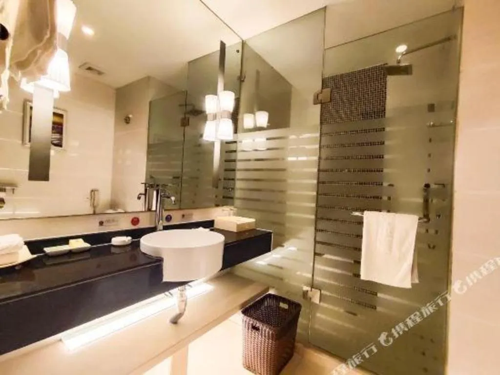 Aksu Pudong Holiday Hotel