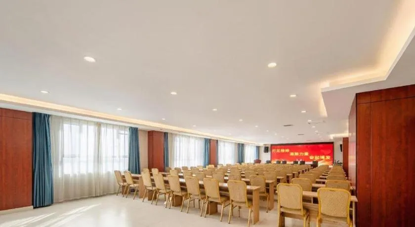 Aksu Pudong Holiday Hotel