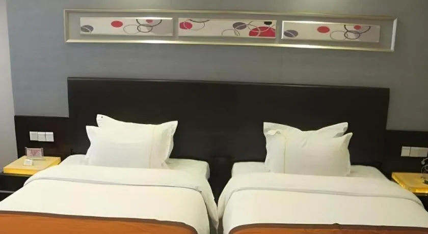 Bed in Aksu Pudong Holiday Hotel