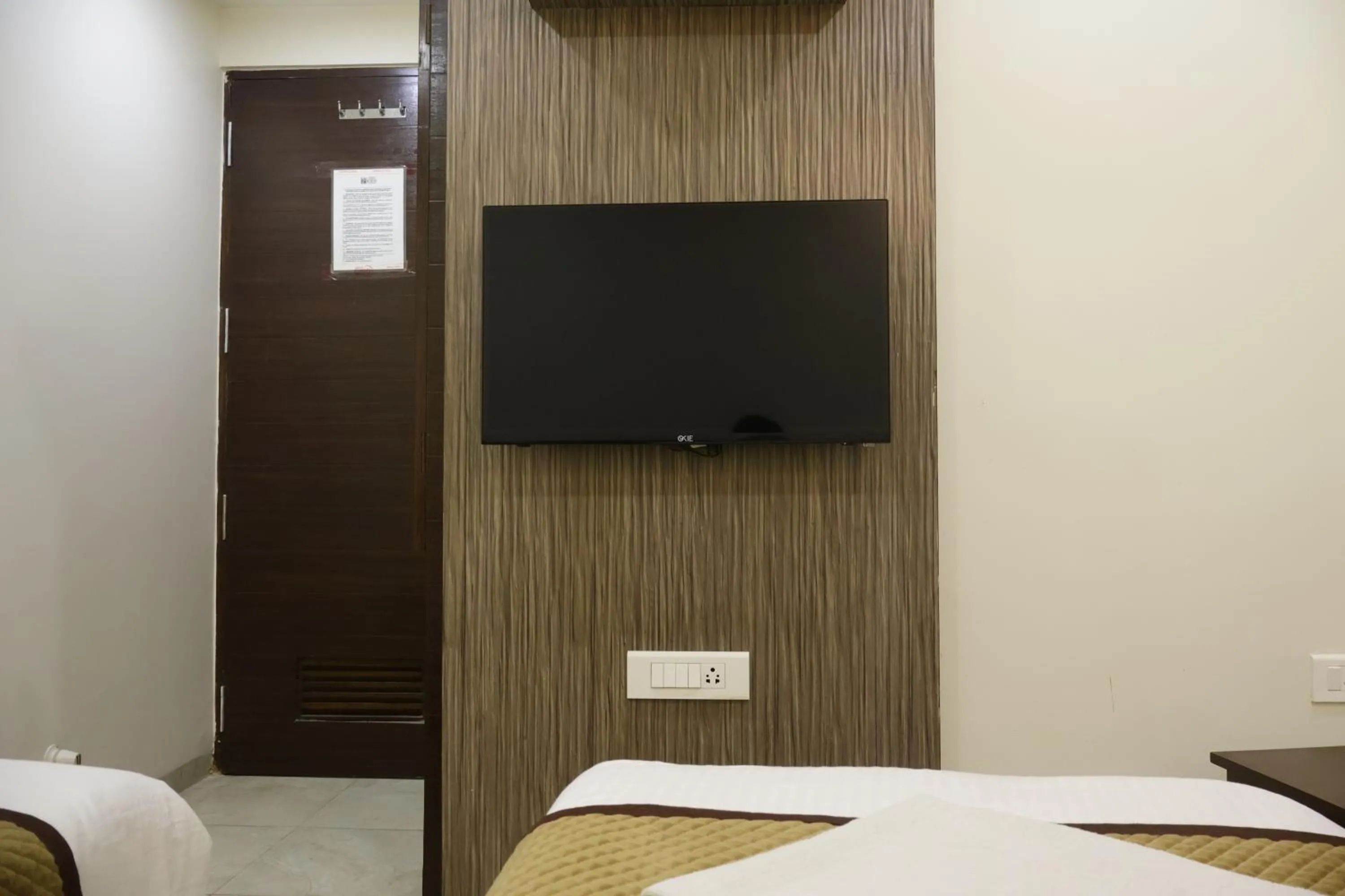 TV and multimedia, Bed in Hotel Kabir