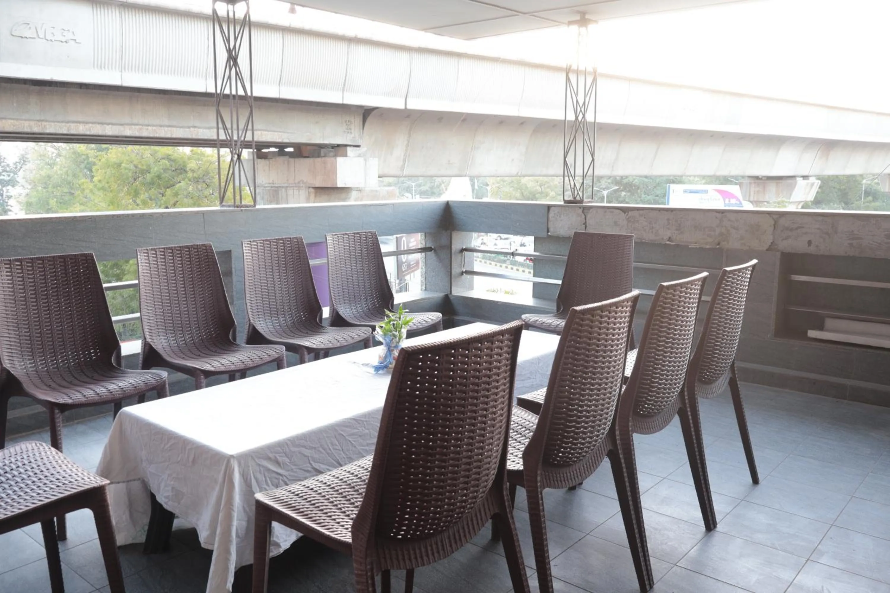 Restaurant/places to eat in Hotel Kabir