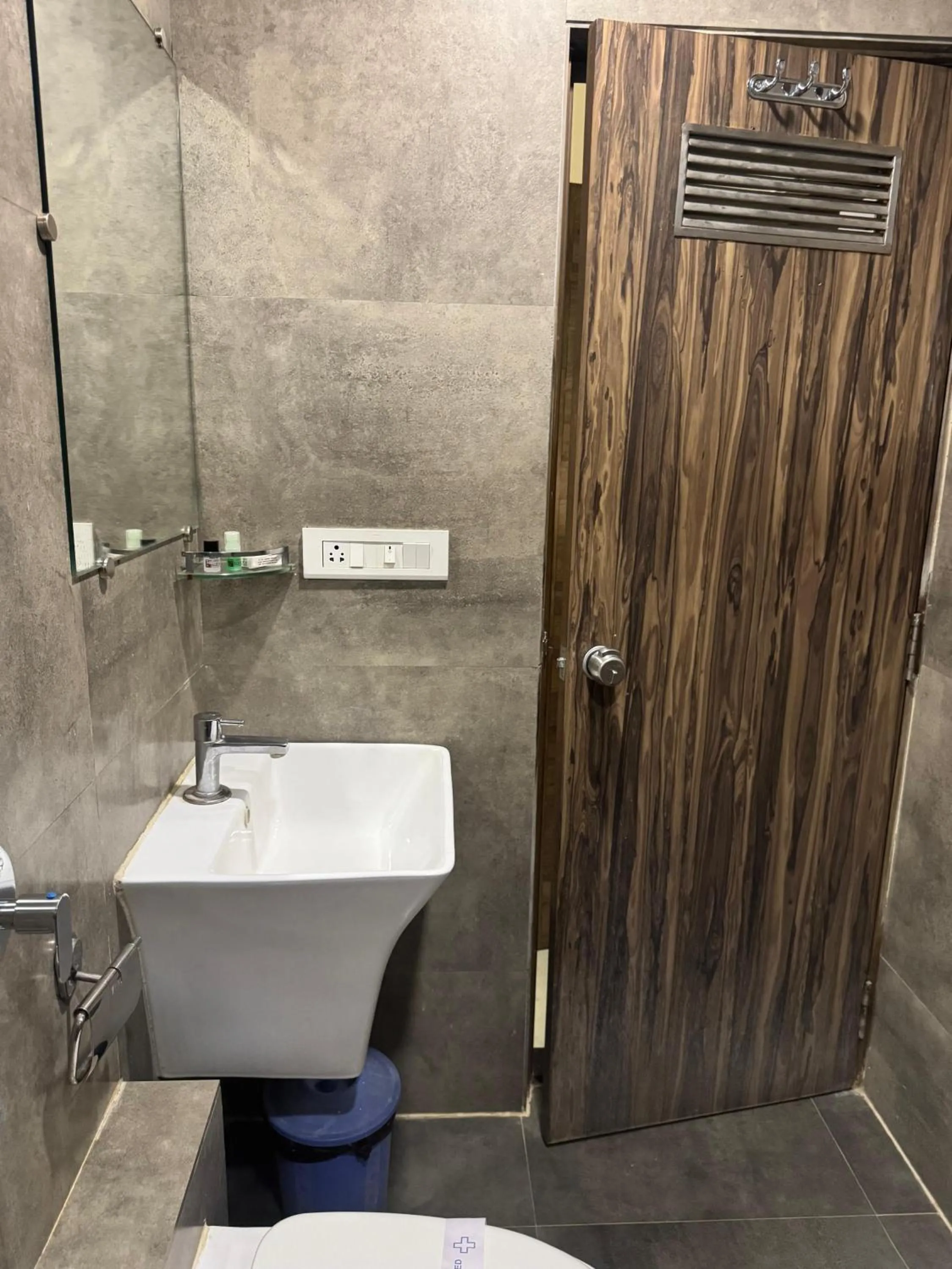 Shower in Hotel Kabir