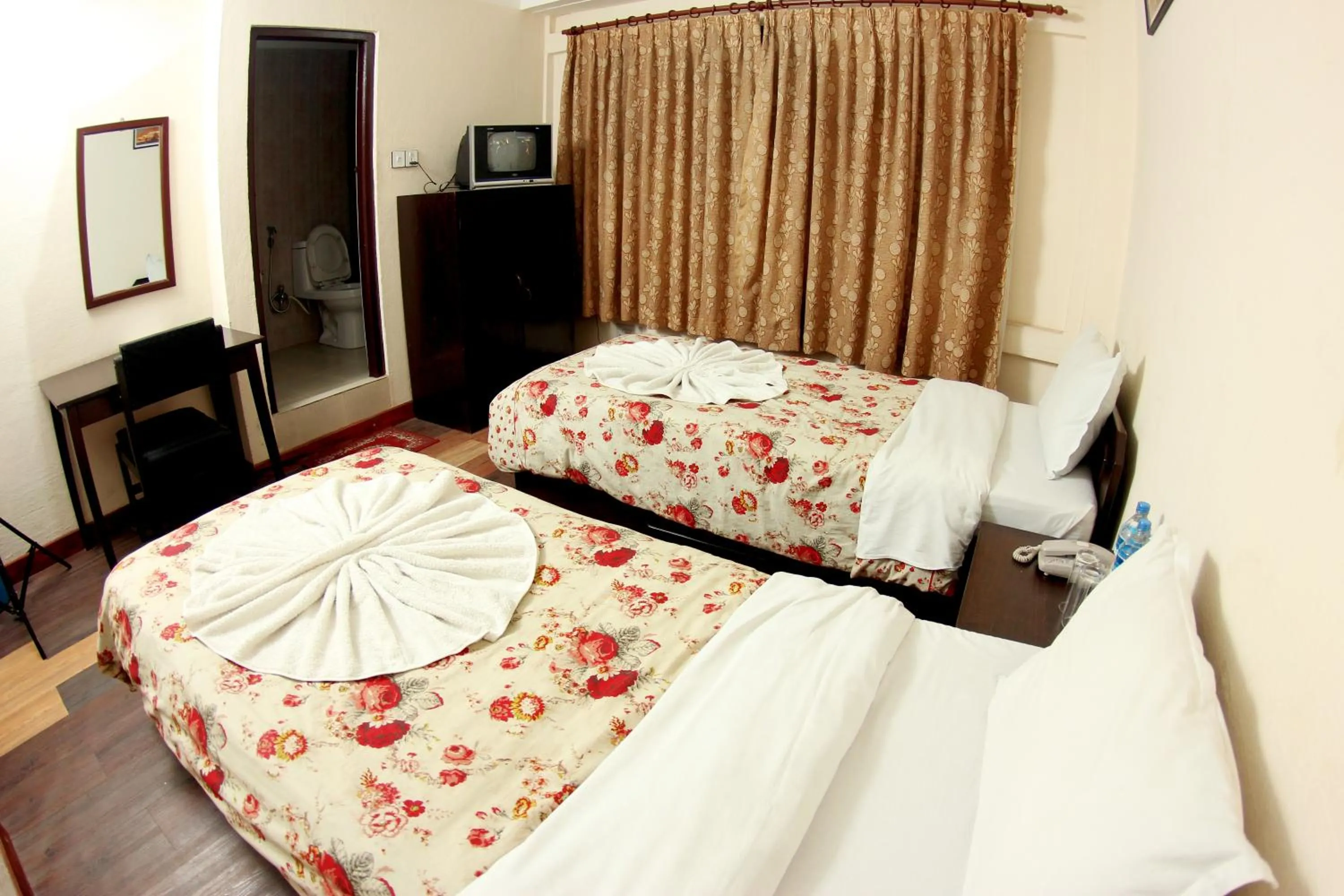 Photo of the whole room, Bed in Bag Packer's Lodge