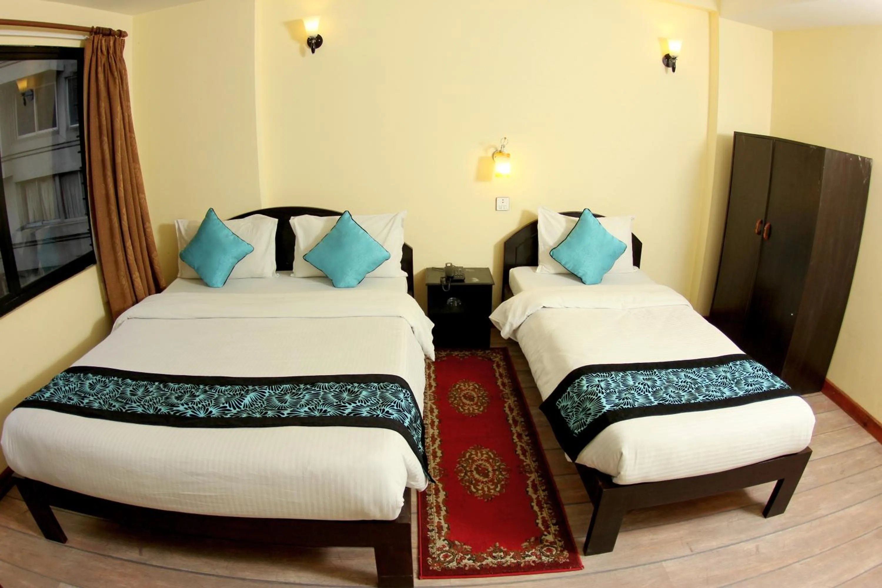 Photo of the whole room, Bed in Bag Packer's Lodge