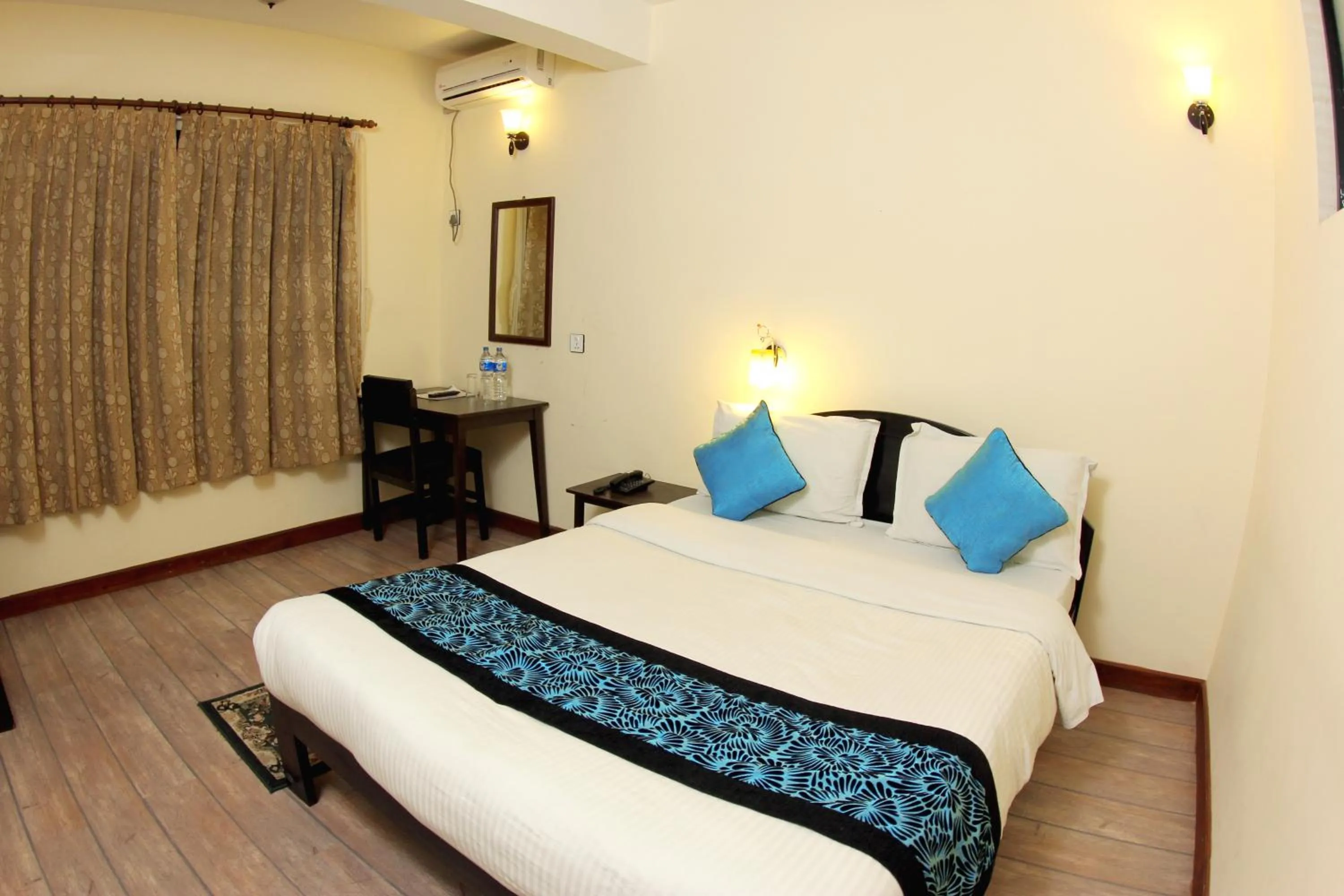 Photo of the whole room, Bed in Bag Packer's Lodge