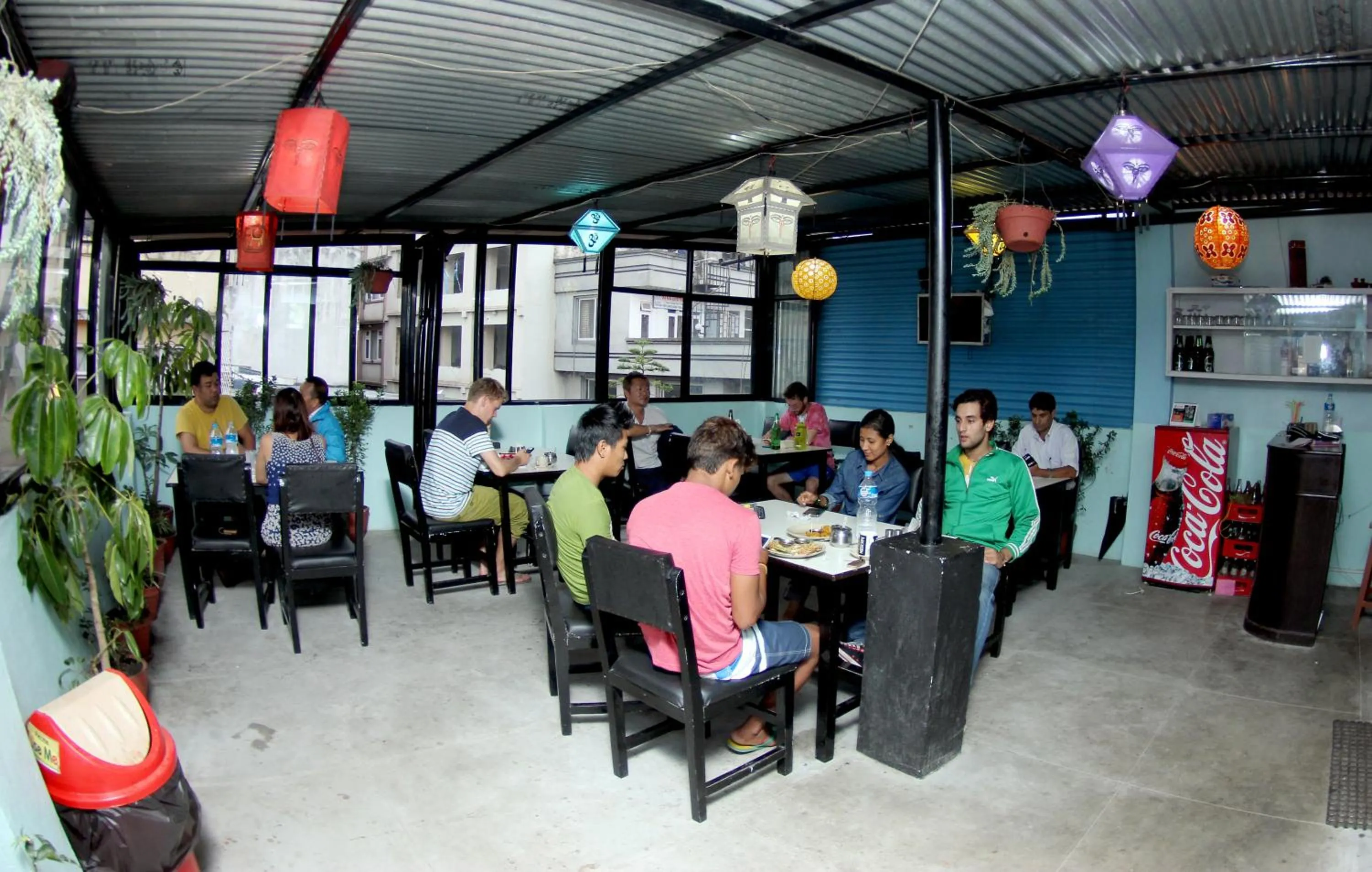 Restaurant/places to eat in Bag Packer's Lodge