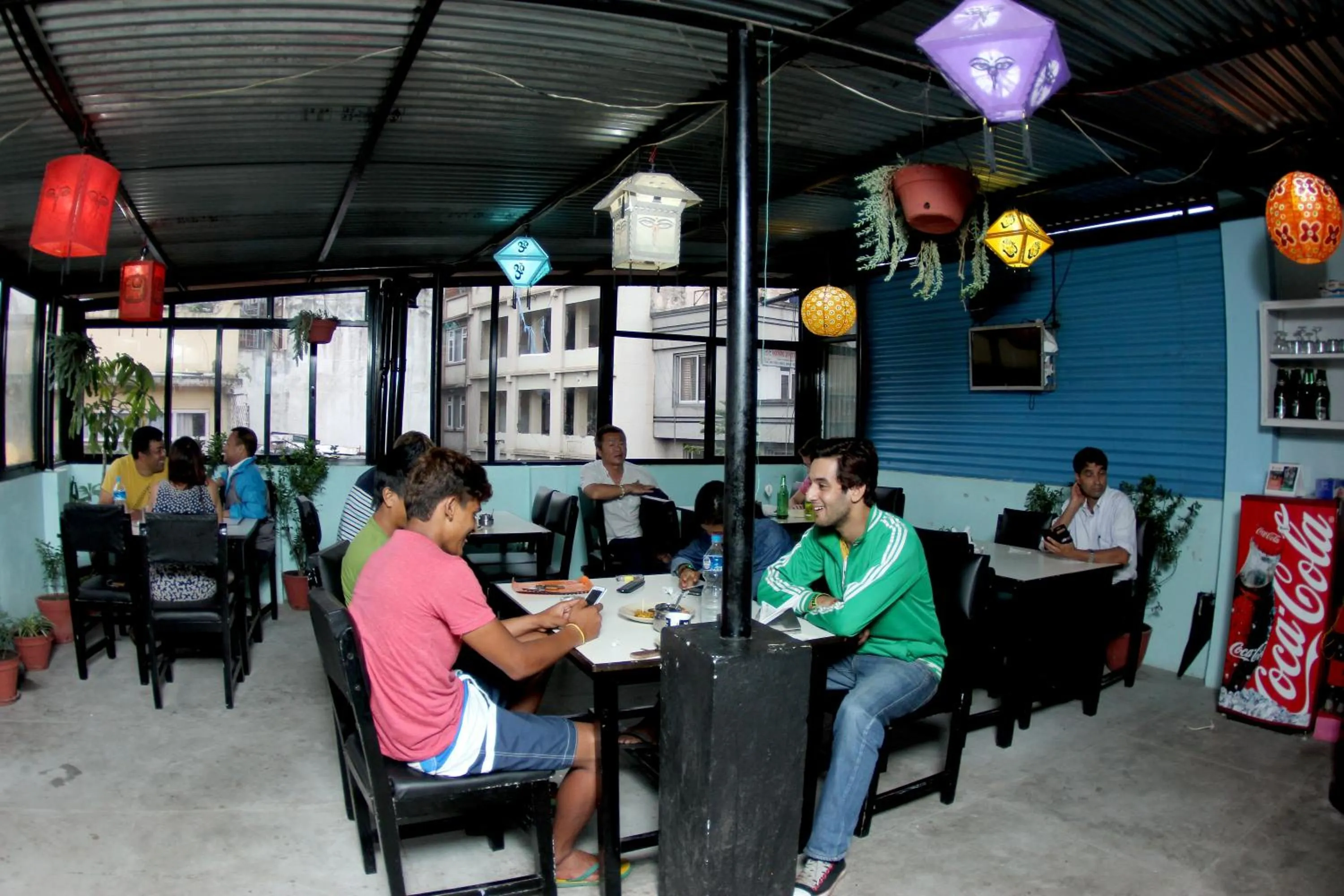 Restaurant/places to eat in Bag Packer's Lodge