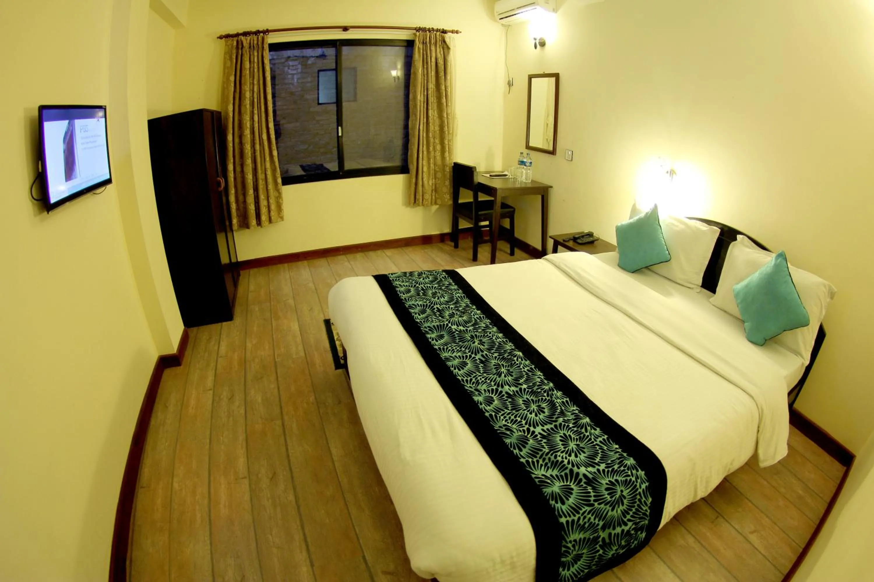 Photo of the whole room, Bed in Bag Packer's Lodge