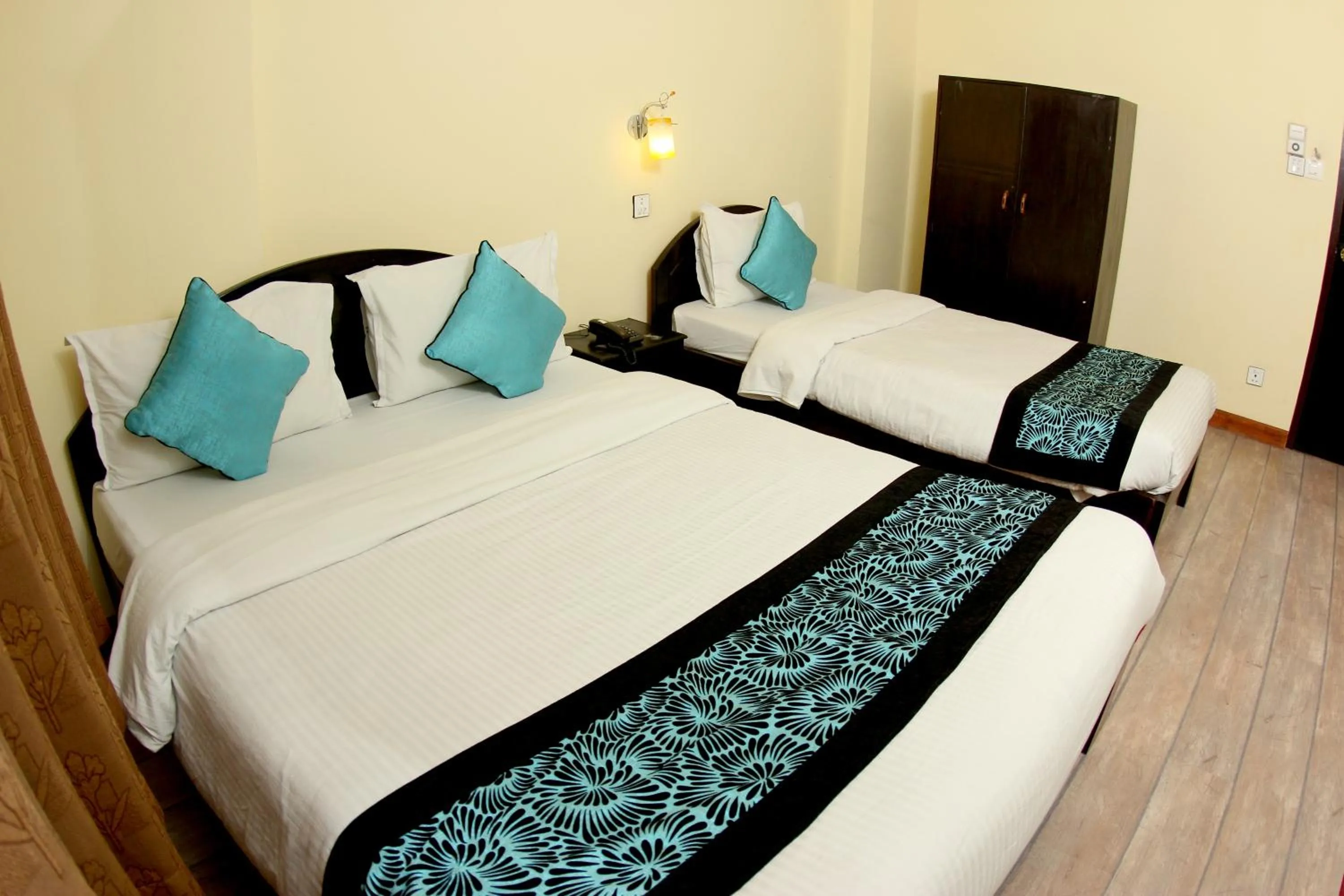 Photo of the whole room, Bed in Bag Packer's Lodge