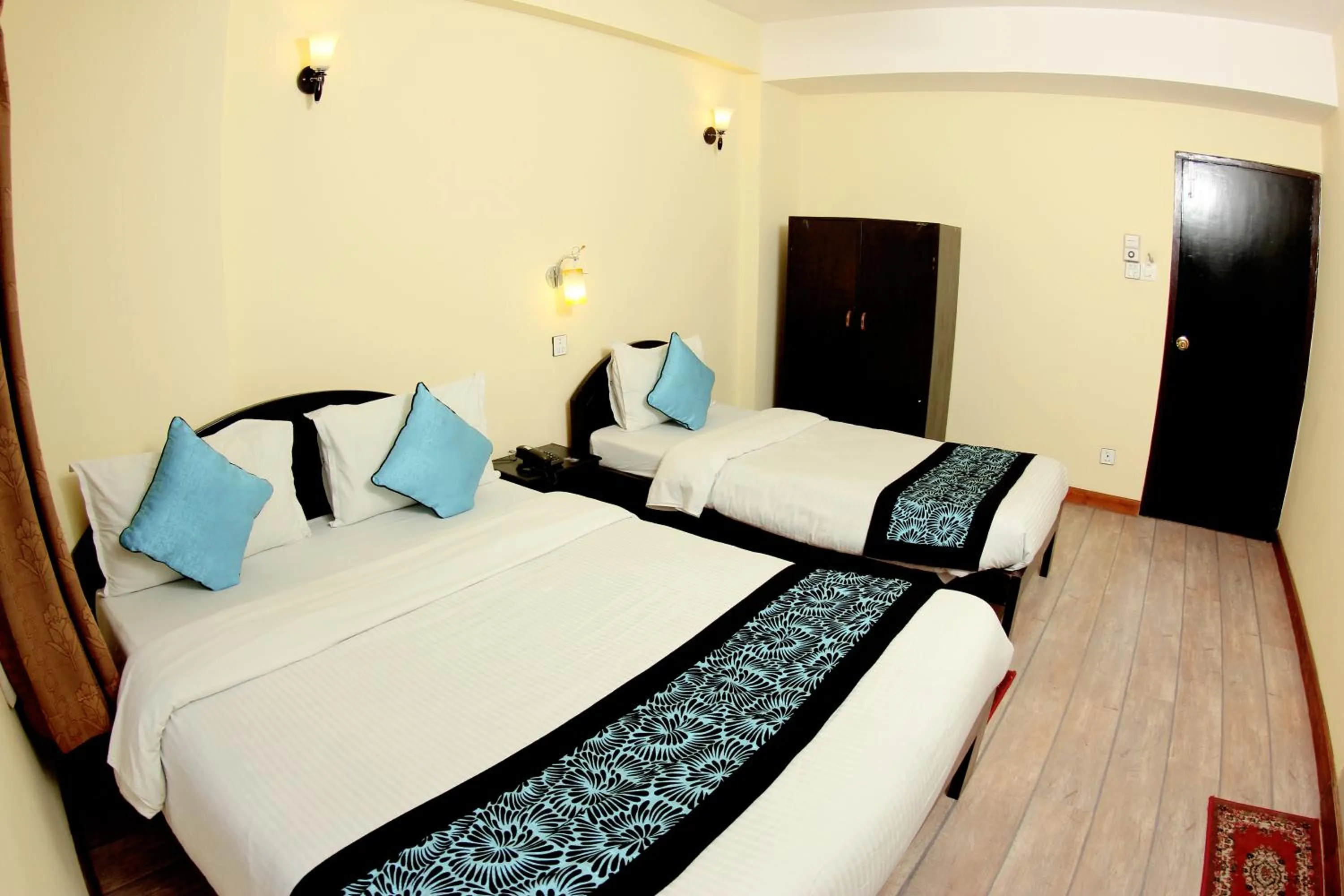 Photo of the whole room, Bed in Bag Packer's Lodge