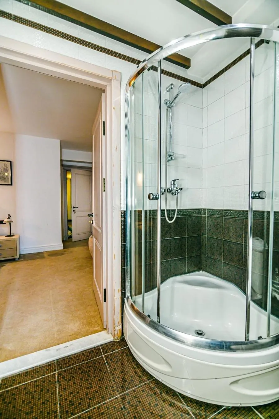 Shower in Deniz İnn Hotel