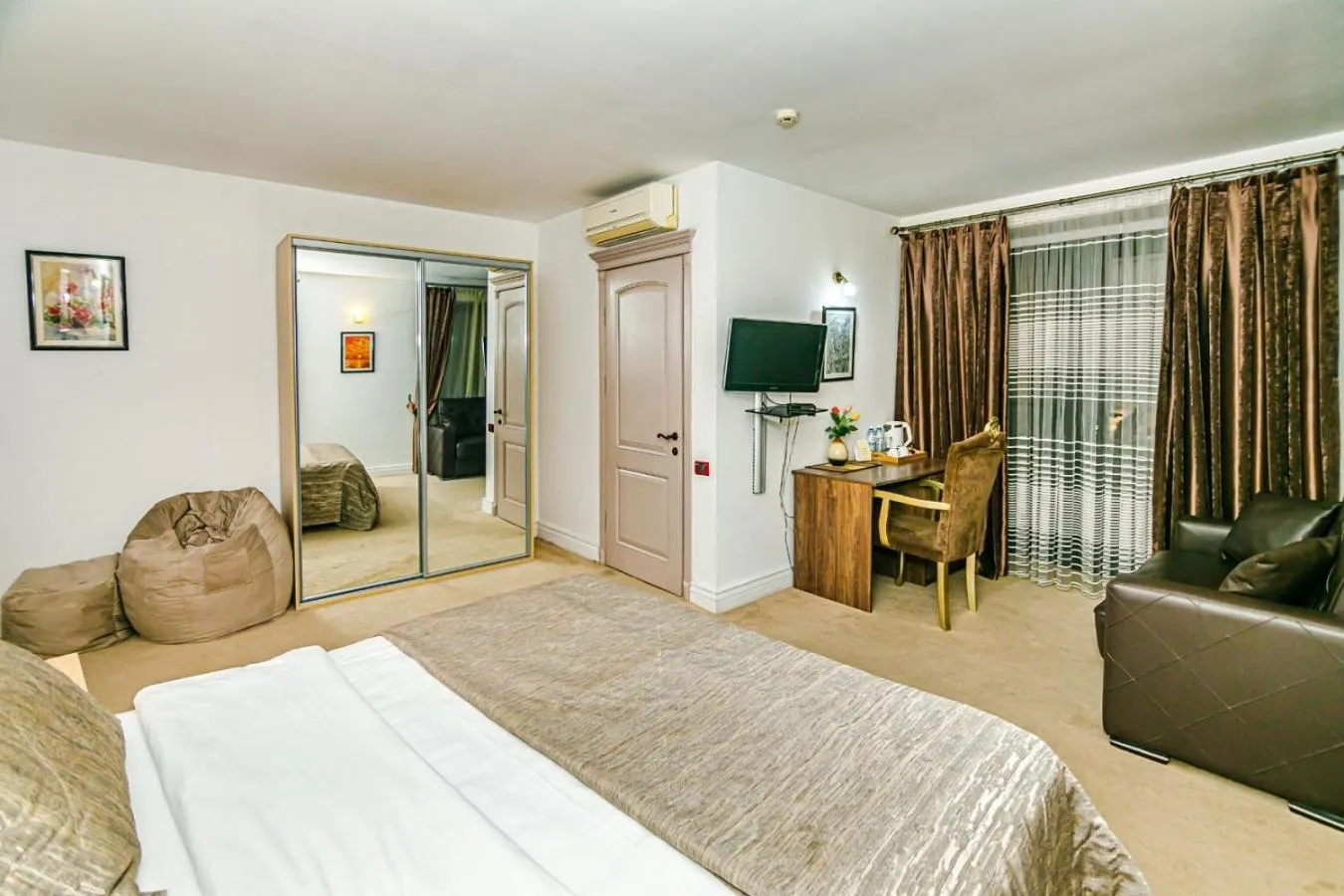 Bed in Deniz İnn Hotel