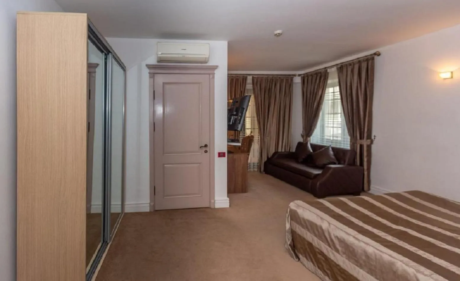 Bed in Deniz İnn Hotel