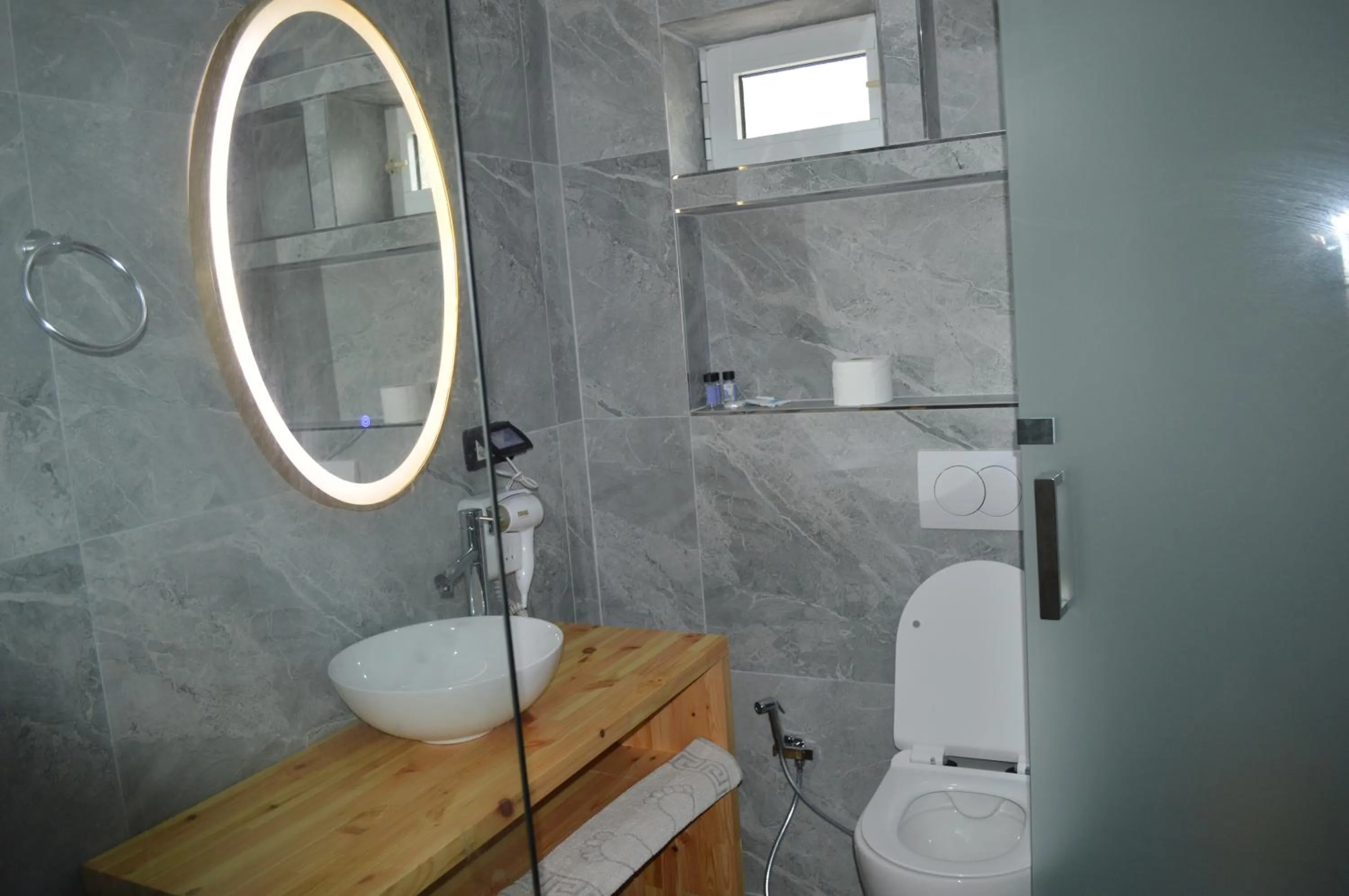 Velco BB Himara