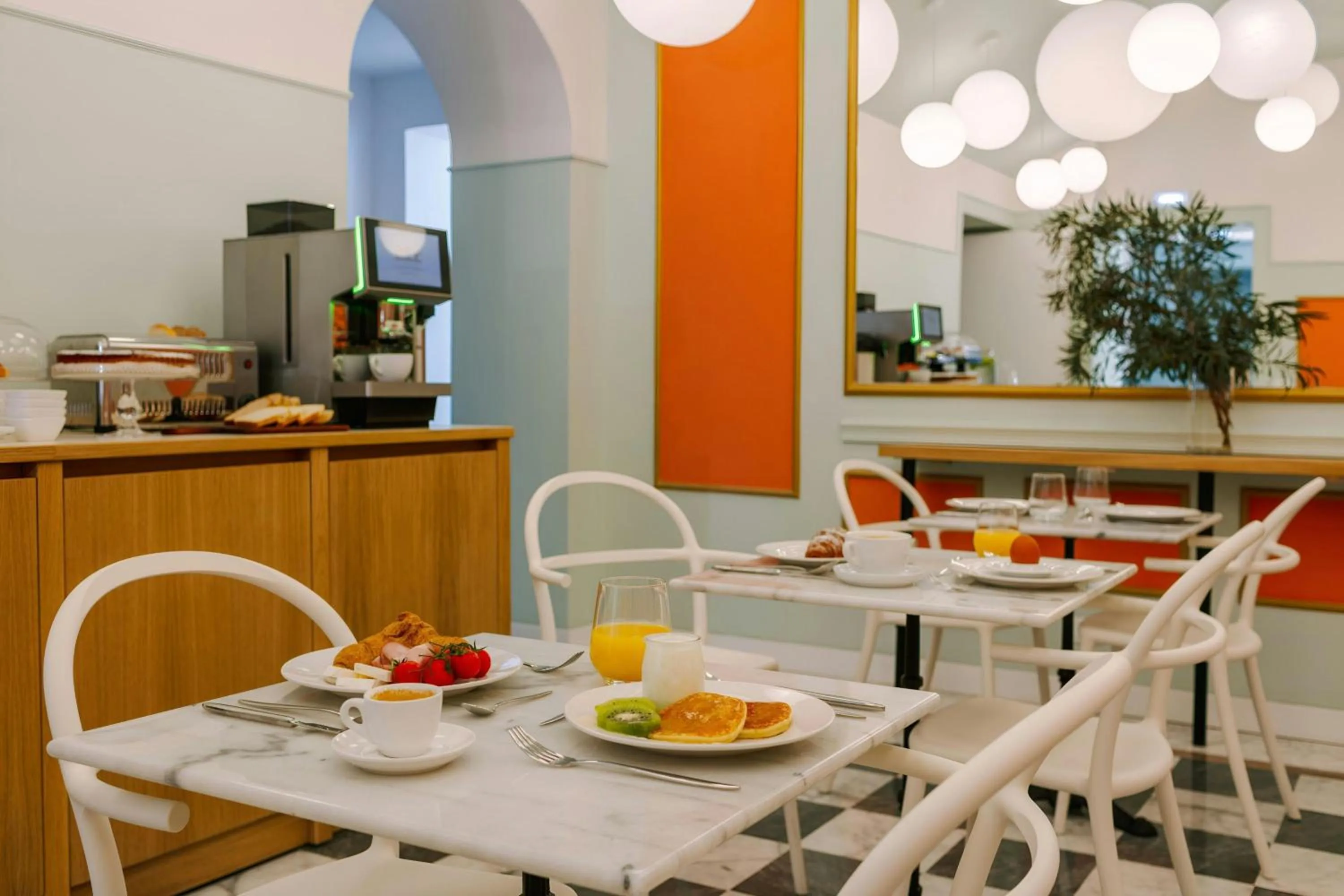 Breakfast in The Sonetto Hotel Piazza Santa Croce, Sonder by Marriott Bonvoy