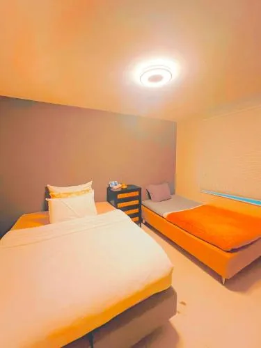 Luxury Service Apartment by Chanya