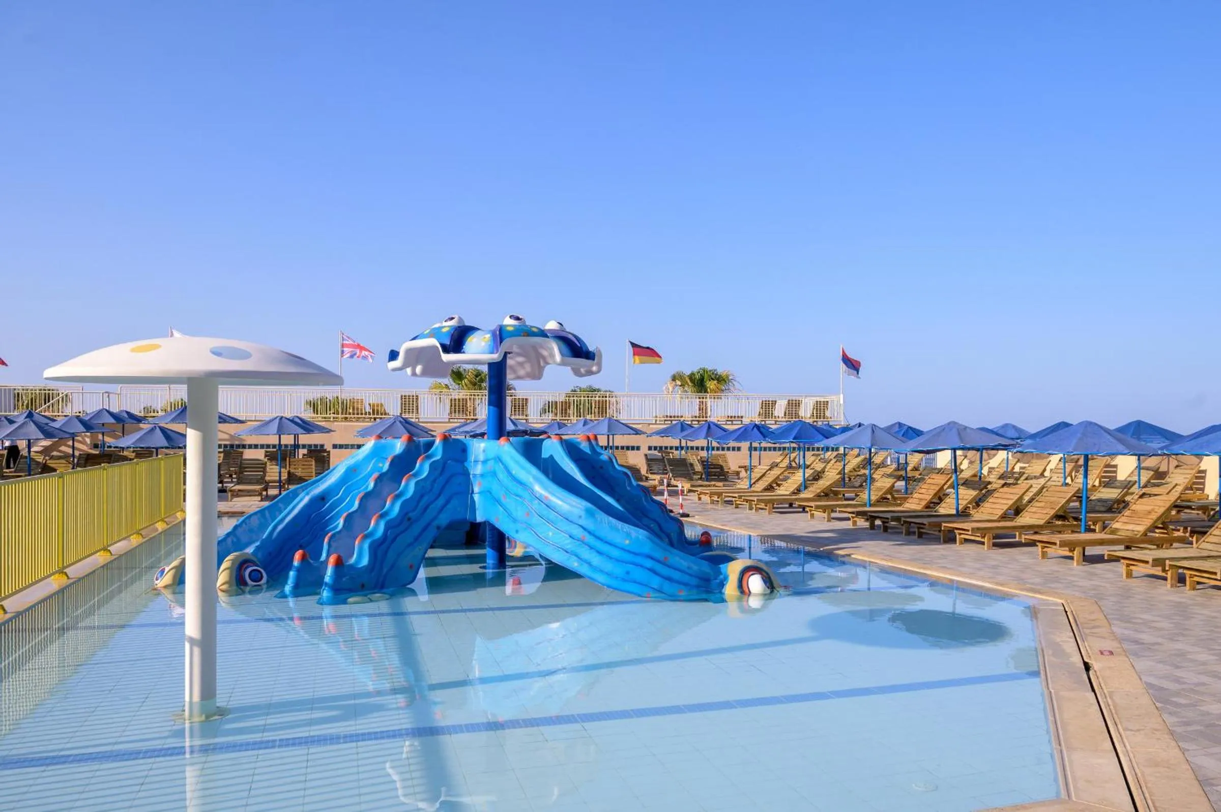 Swimming pool in Aqua Sun Village