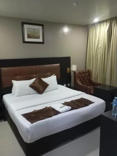 Oakspring Hotel and Luxury Suites