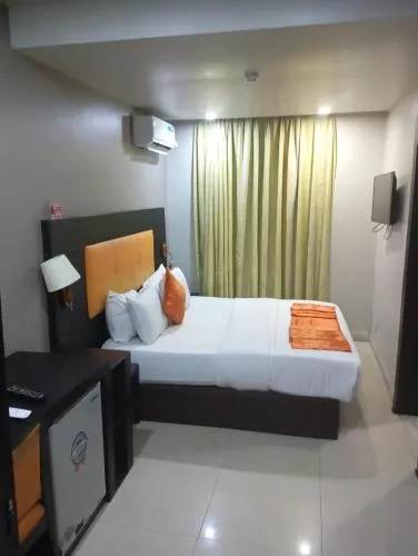 Oakspring Hotel and Luxury Suites