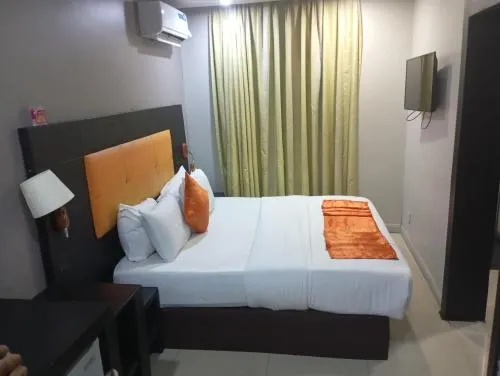 Oakspring Hotel and Luxury Suites