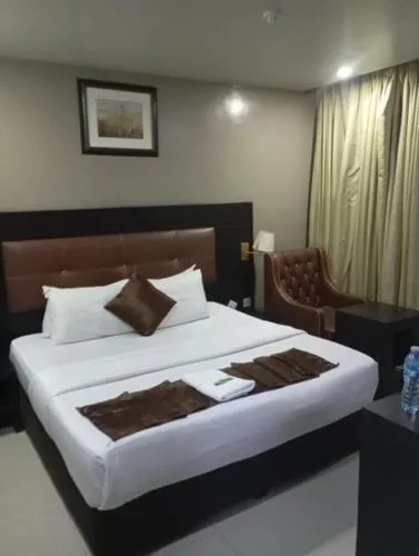 Oakspring Hotel and Luxury Suites