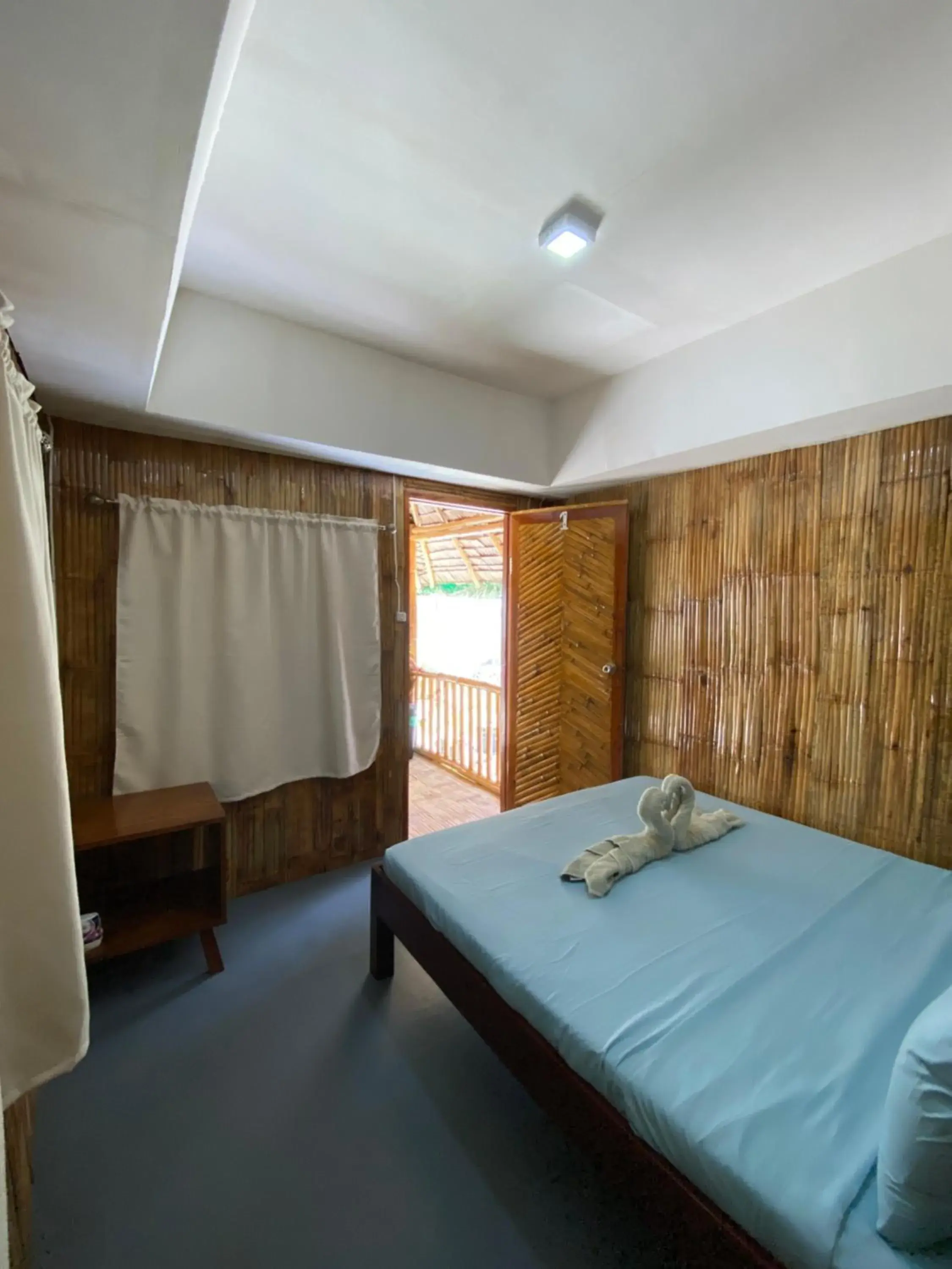 Bed in Moalboal Beach Front Hotel Bed in Moalboal Beach Front Hotel