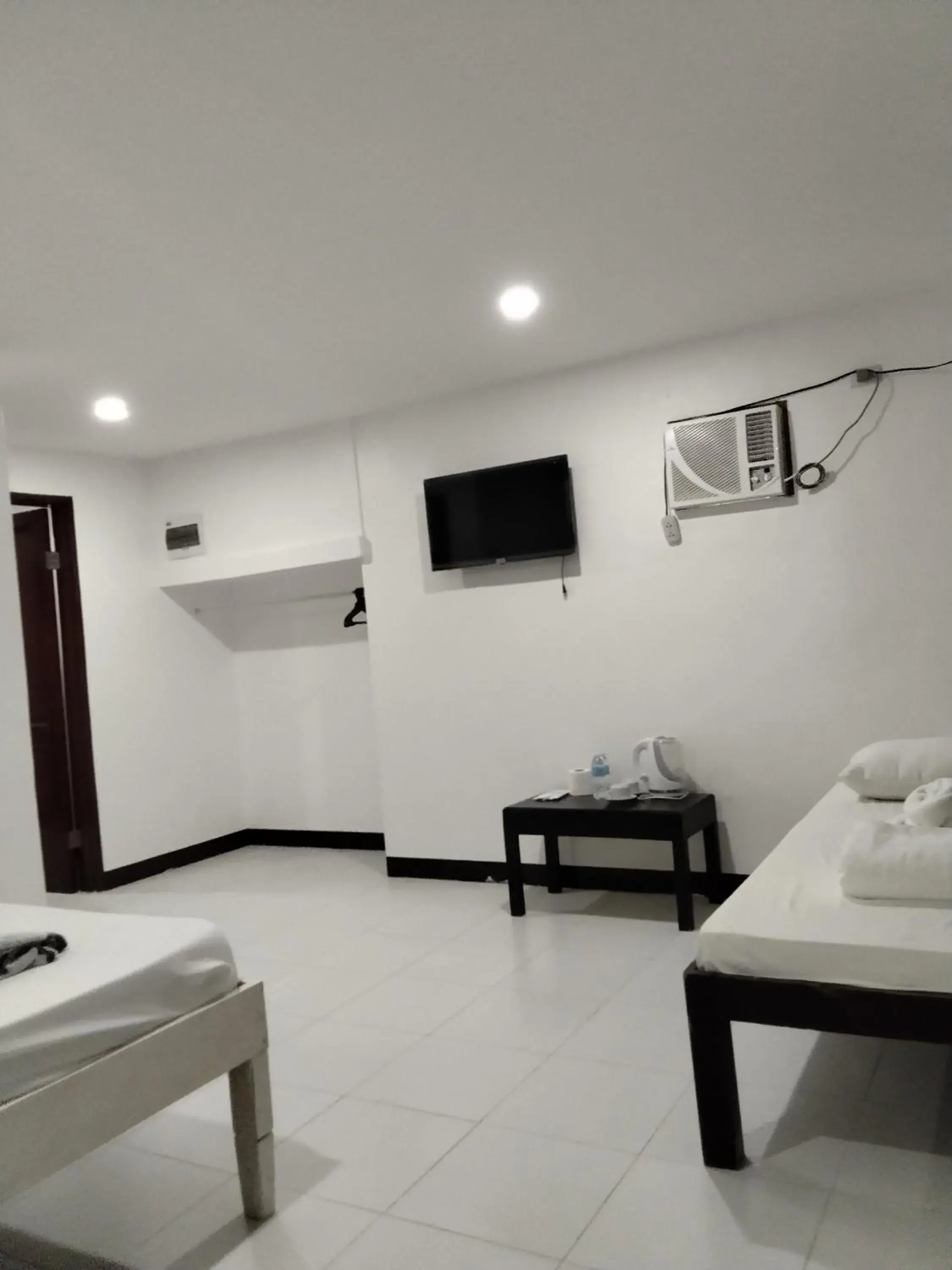 Bed in Moalboal Beach Front Hotel Bed in Moalboal Beach Front Hotel