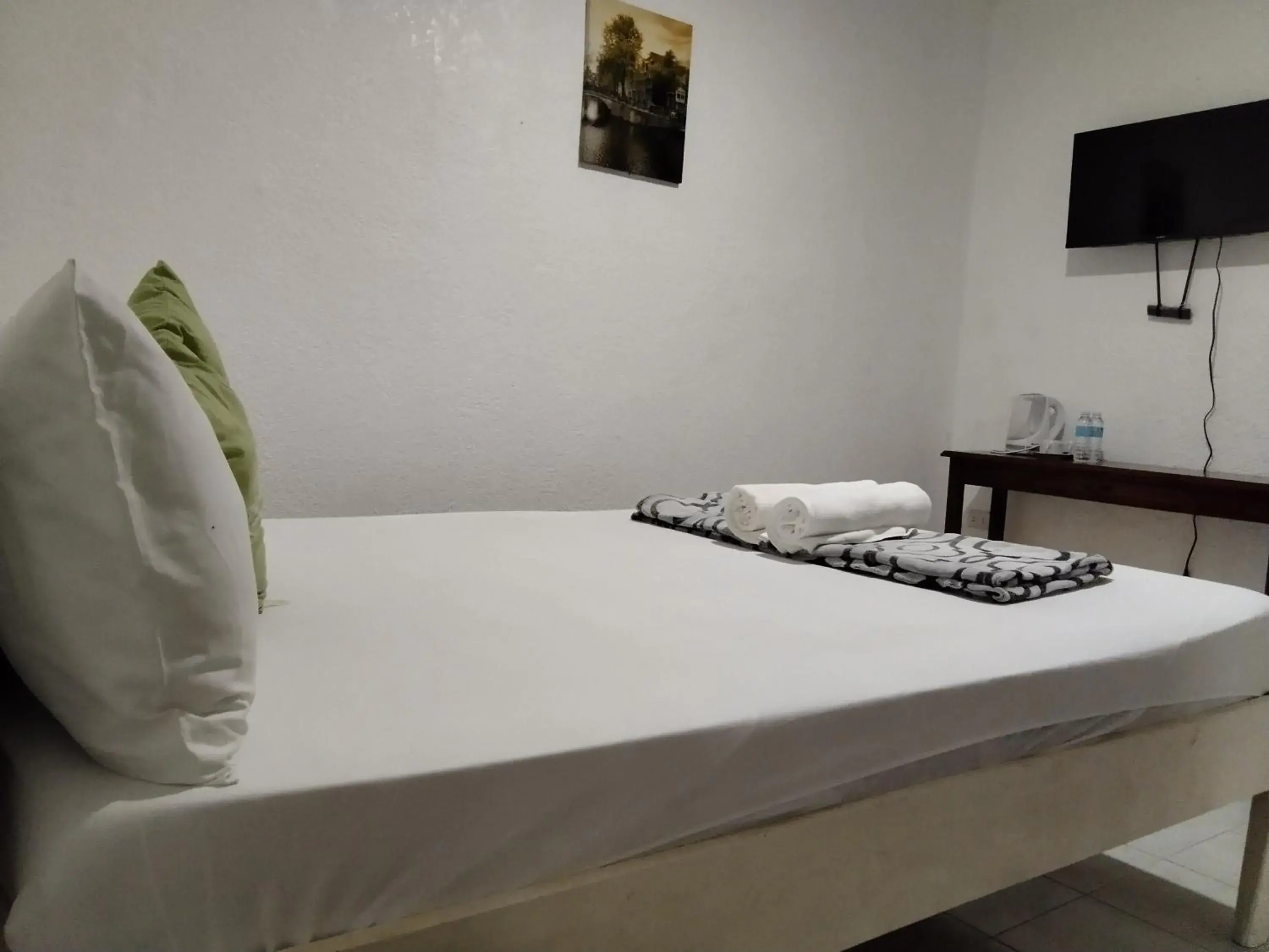 Property building, Bed in Moalboal Beach Front Hotel Property building, Bed in Moalboal Beach Front Hotel