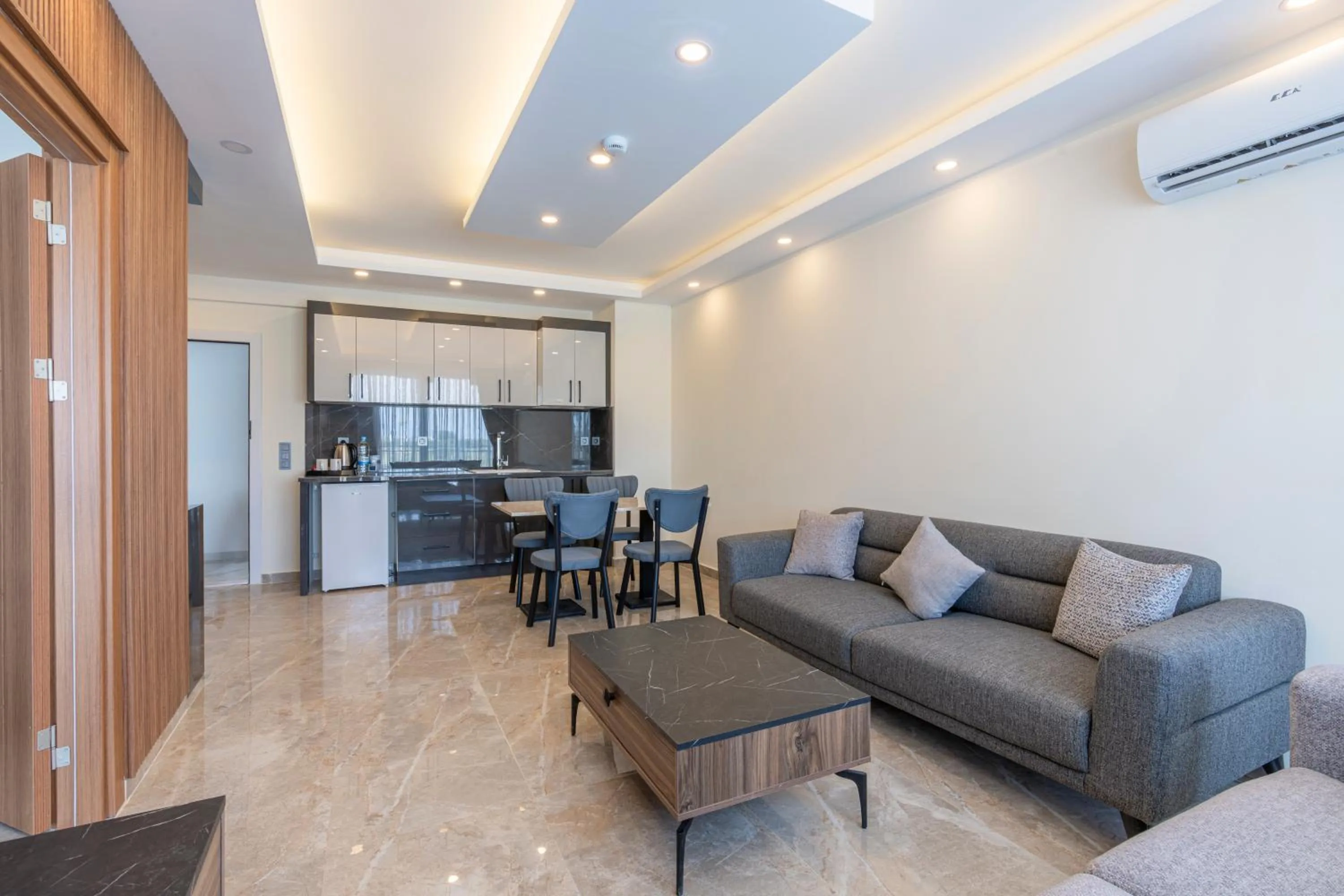 Kitchen or kitchenette in Laristone Suite Spa Hotel