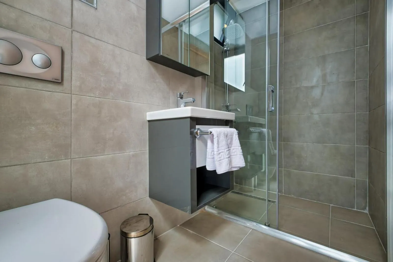 Bathroom in Evin Park Suit Lara & Spa