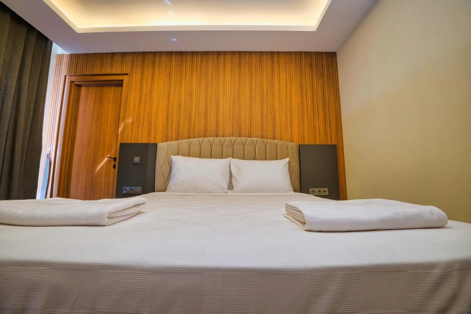 Bed in Evin Park Suit Lara & Spa