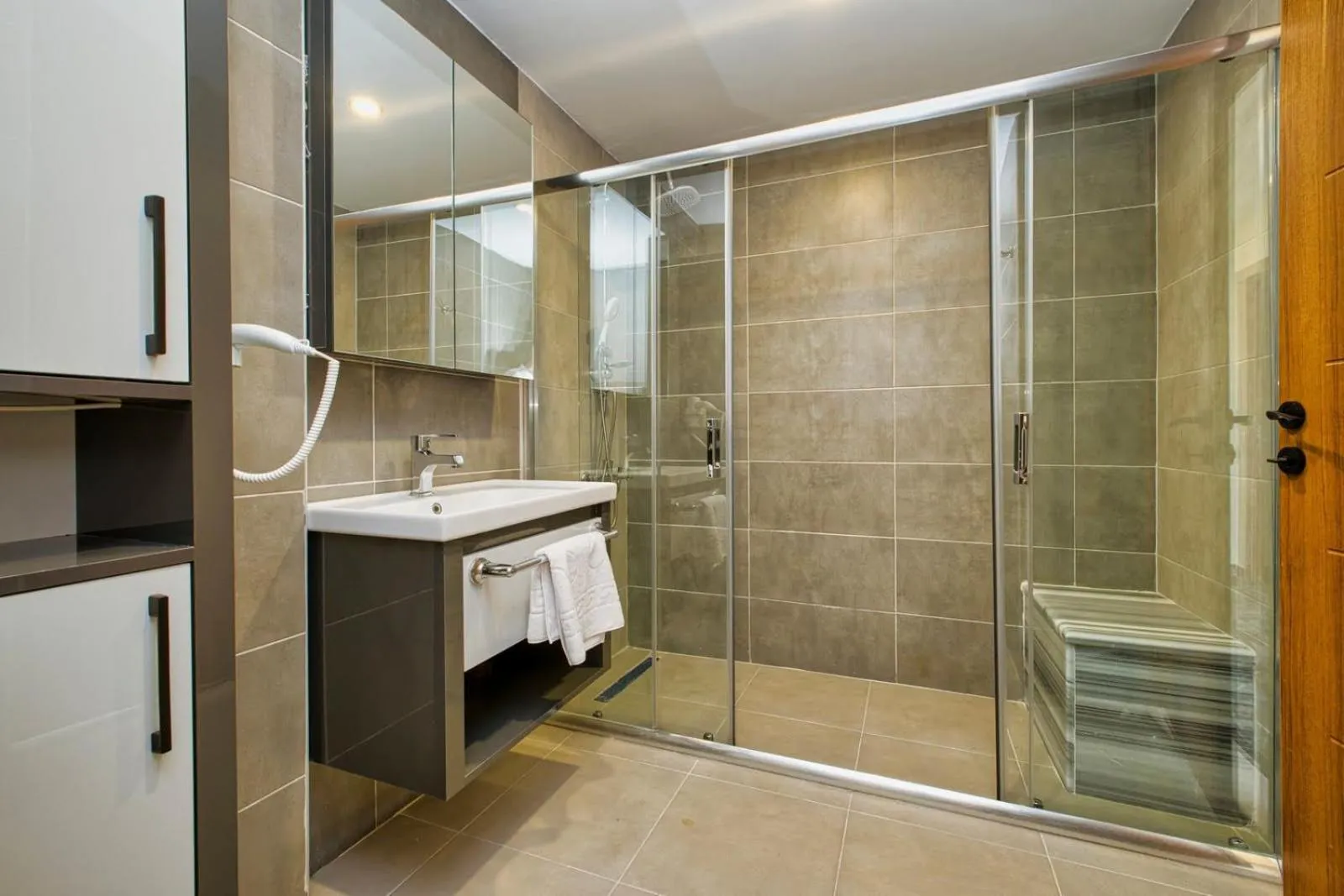 Bathroom in Evin Park Suit Lara & Spa