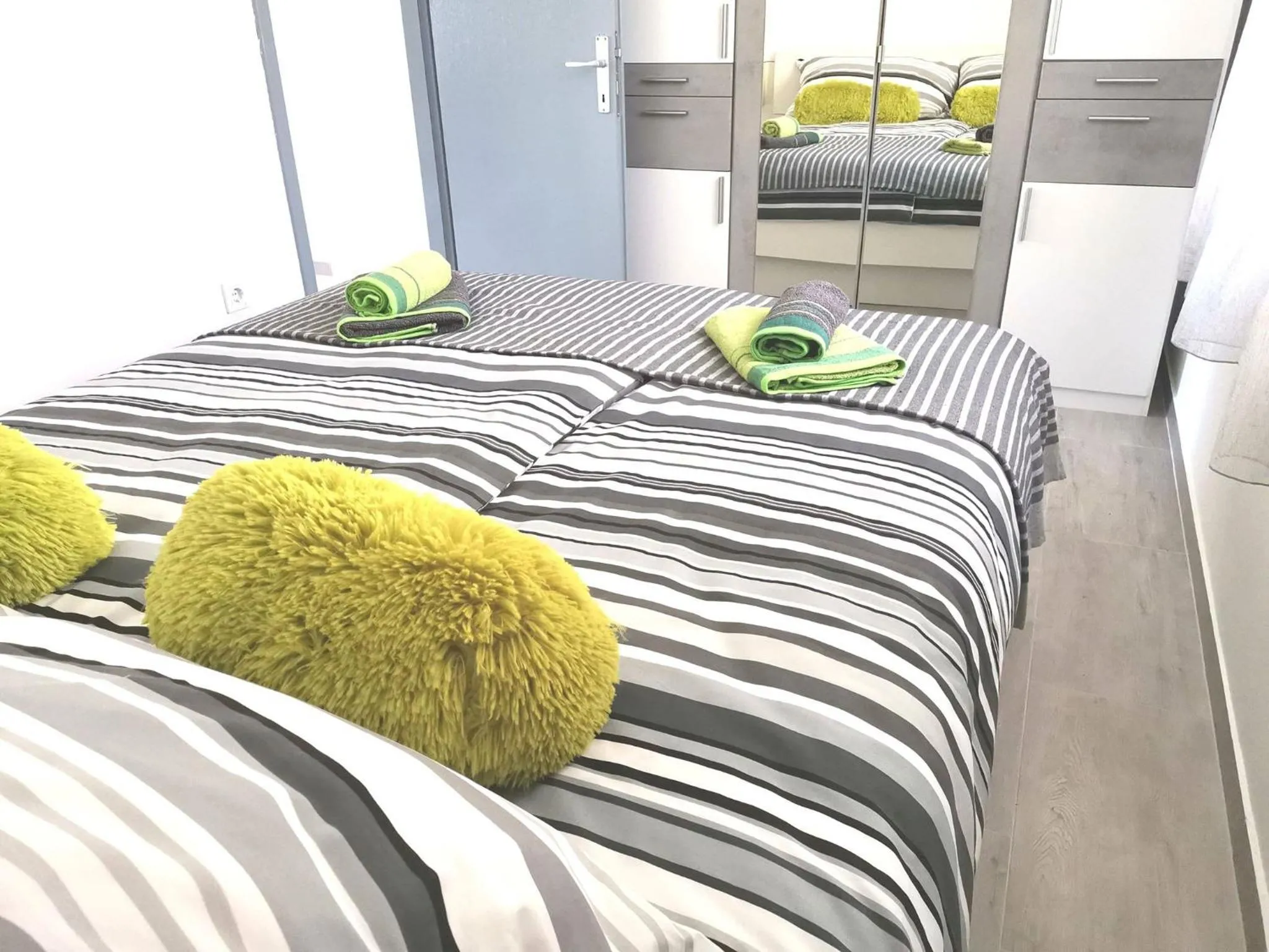 Bed in Apartments Regi Medulin