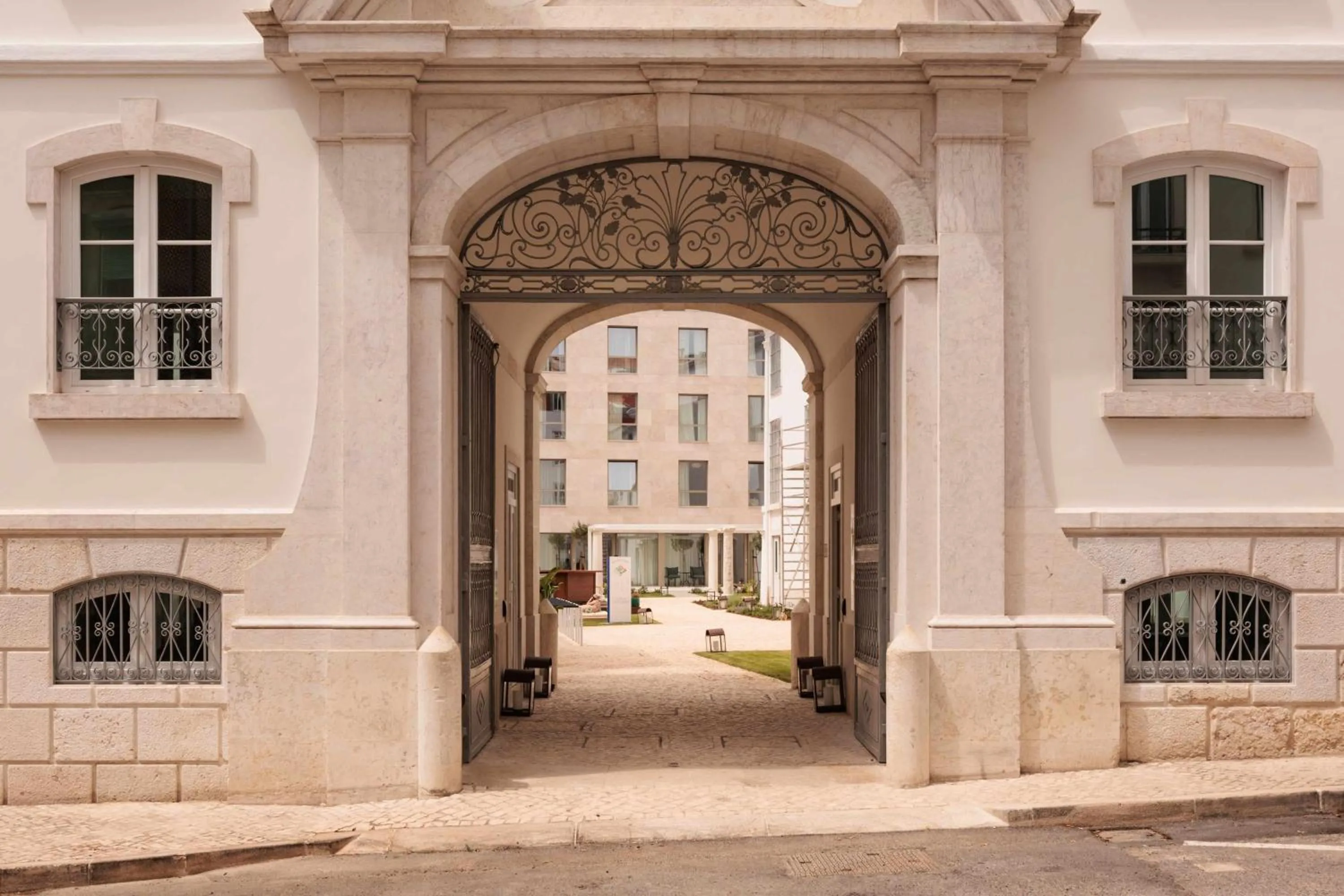 Facade/entrance in Locke de Santa Joana
