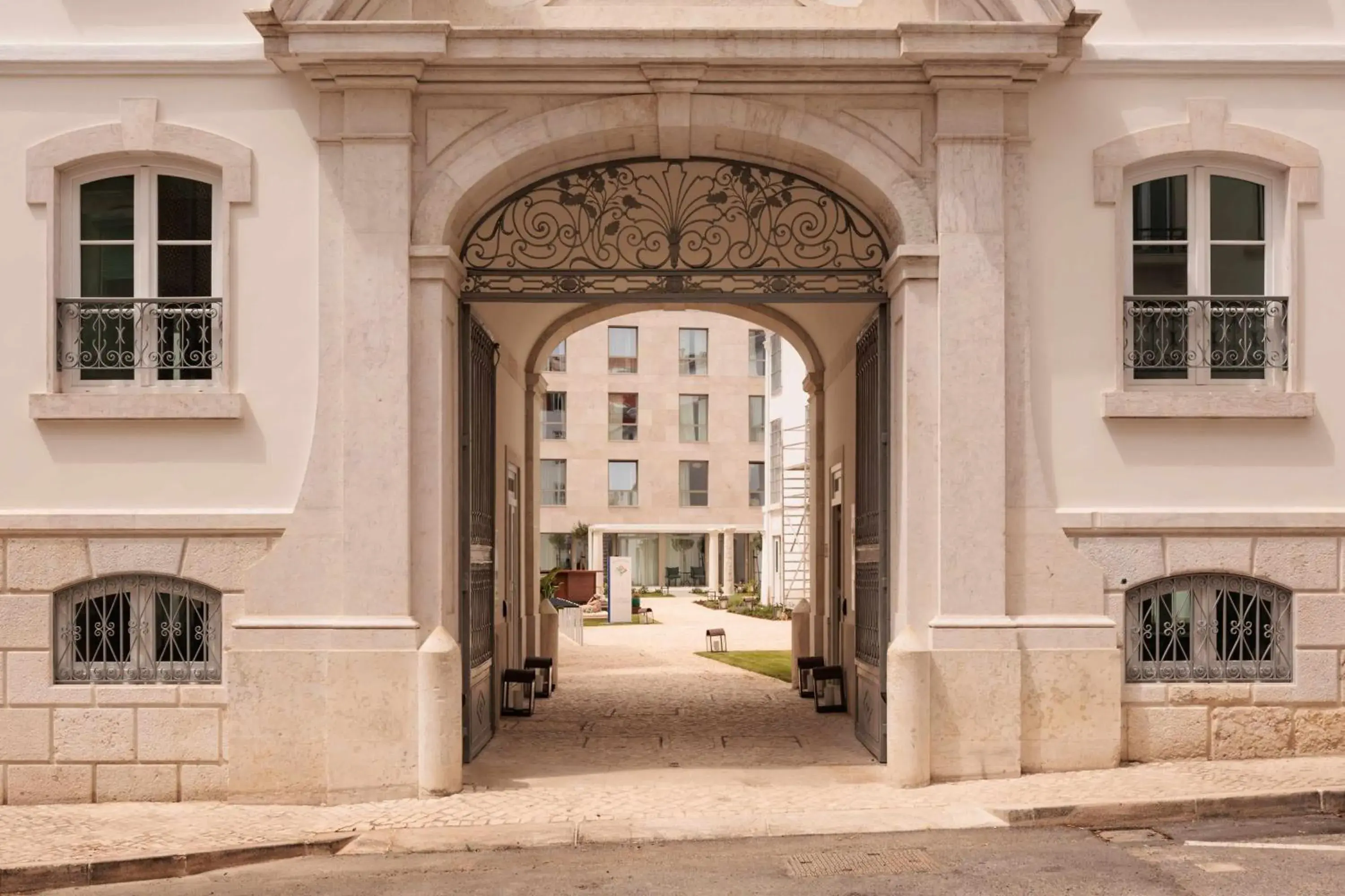 Facade/entrance in Locke de Santa Joana Facade/entrance in Locke de Santa Joana