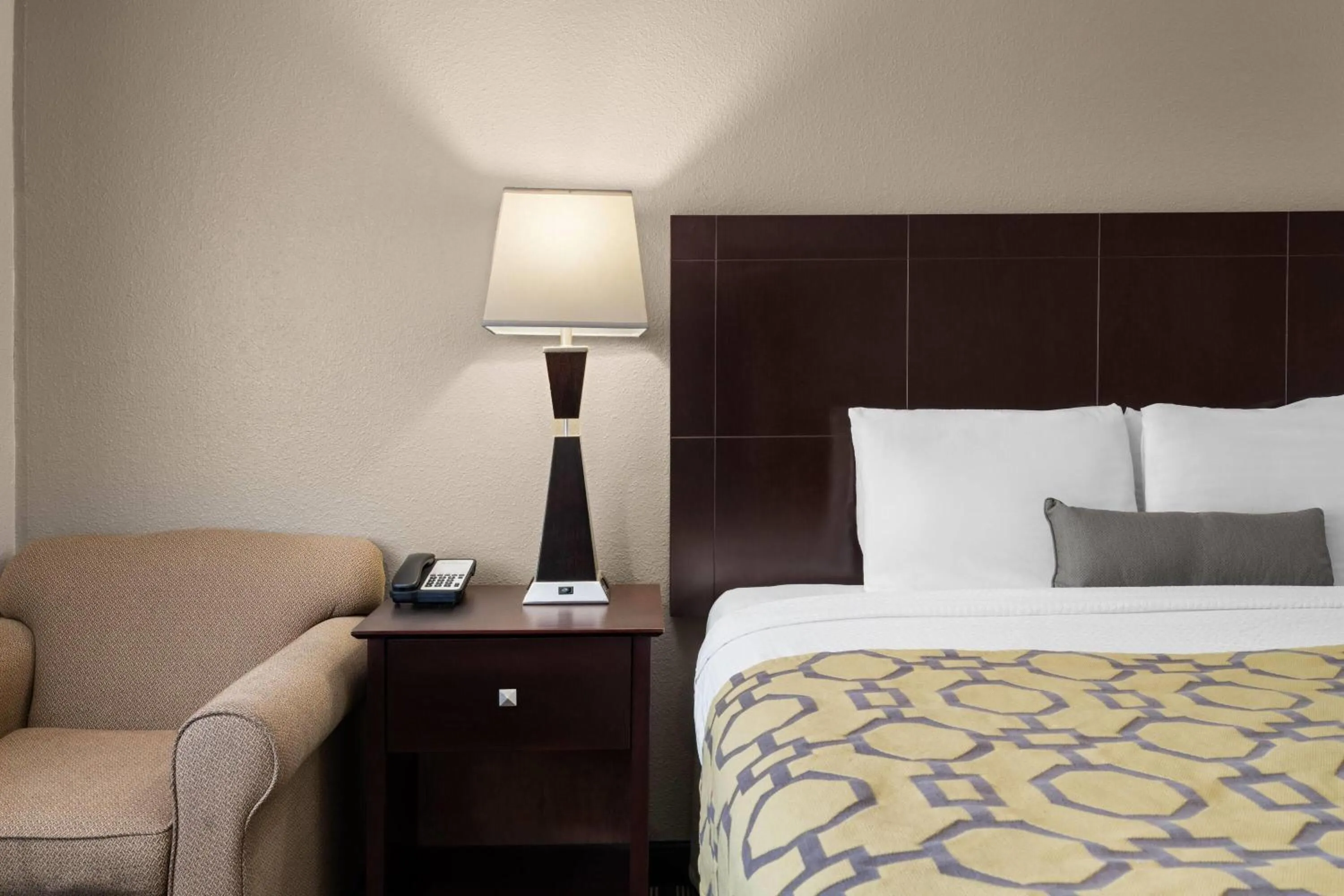 Photo of the whole room, Bed in Baymont by Wyndham Jefferson City