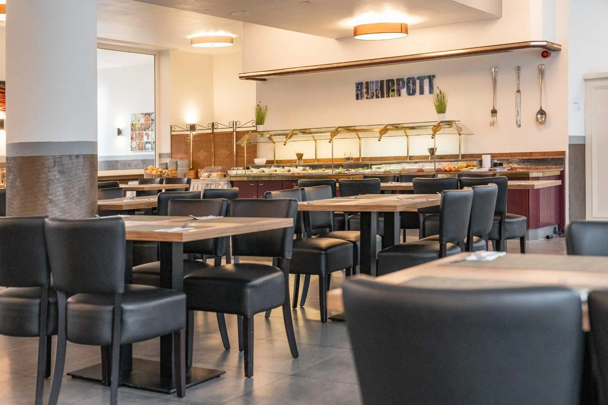 Restaurant/places to eat in Astoria City Resort