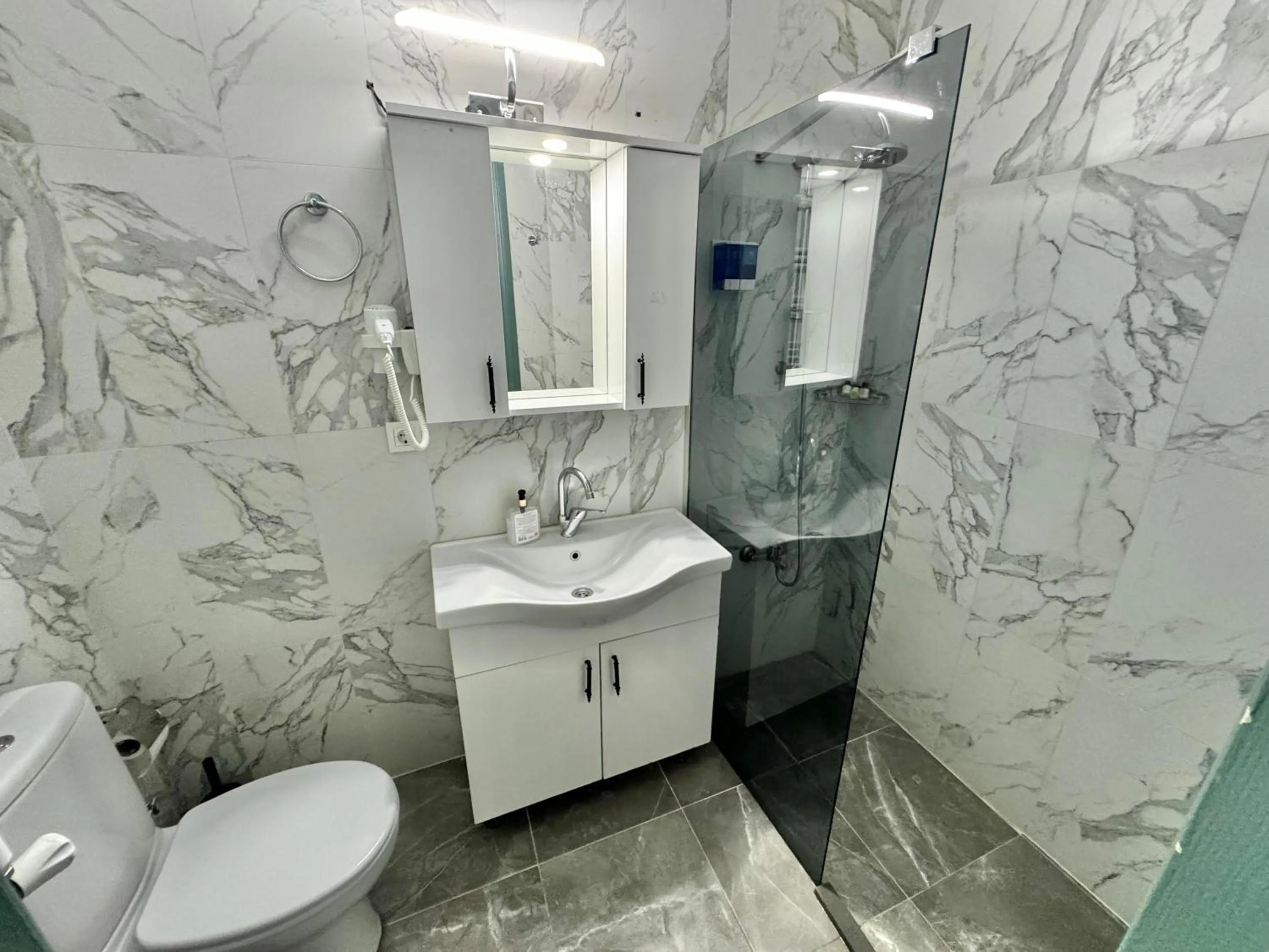 Shower in Otel Kadıköy