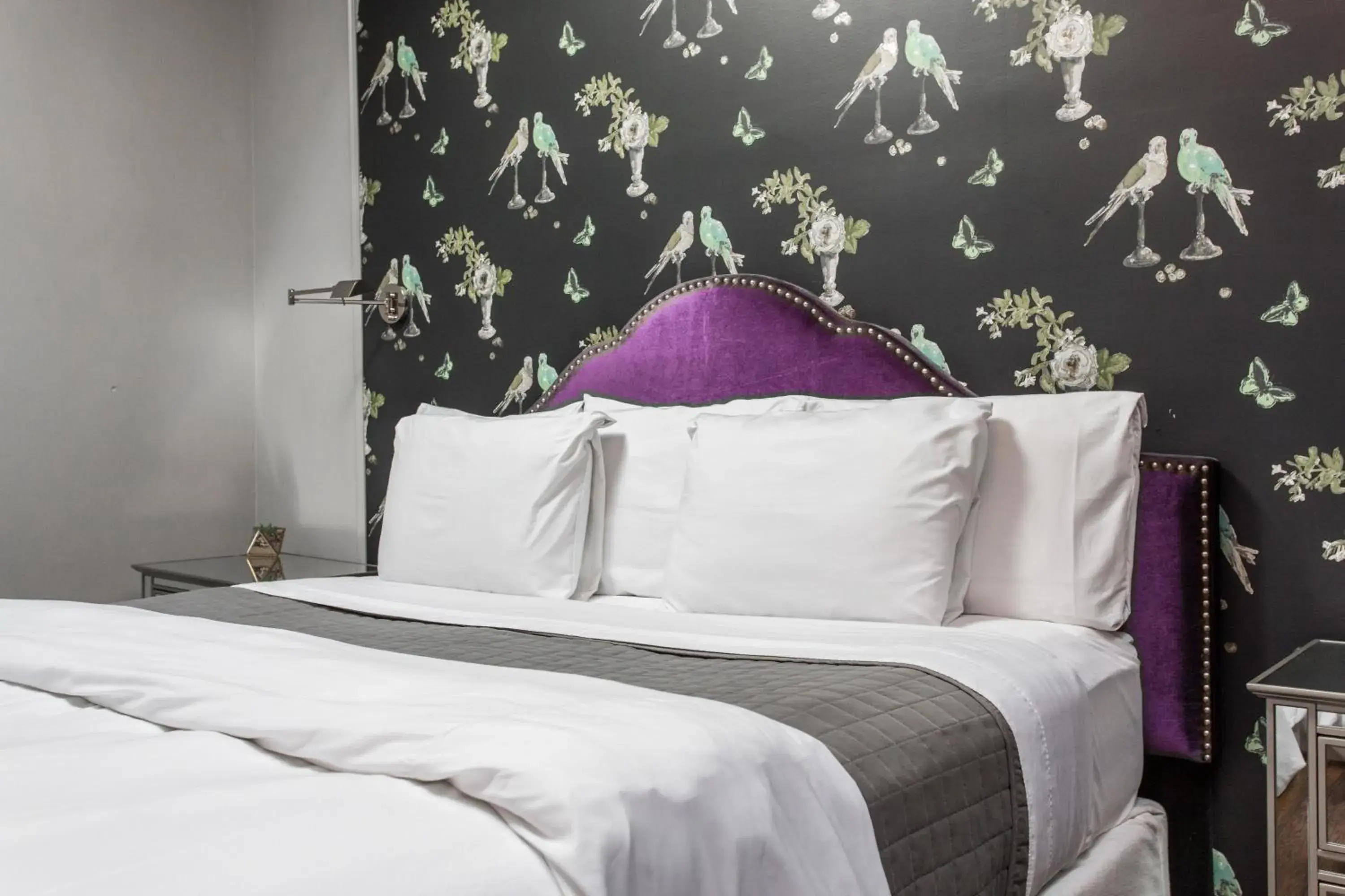 Bed in Wicker Park Inn Bed in Wicker Park Inn