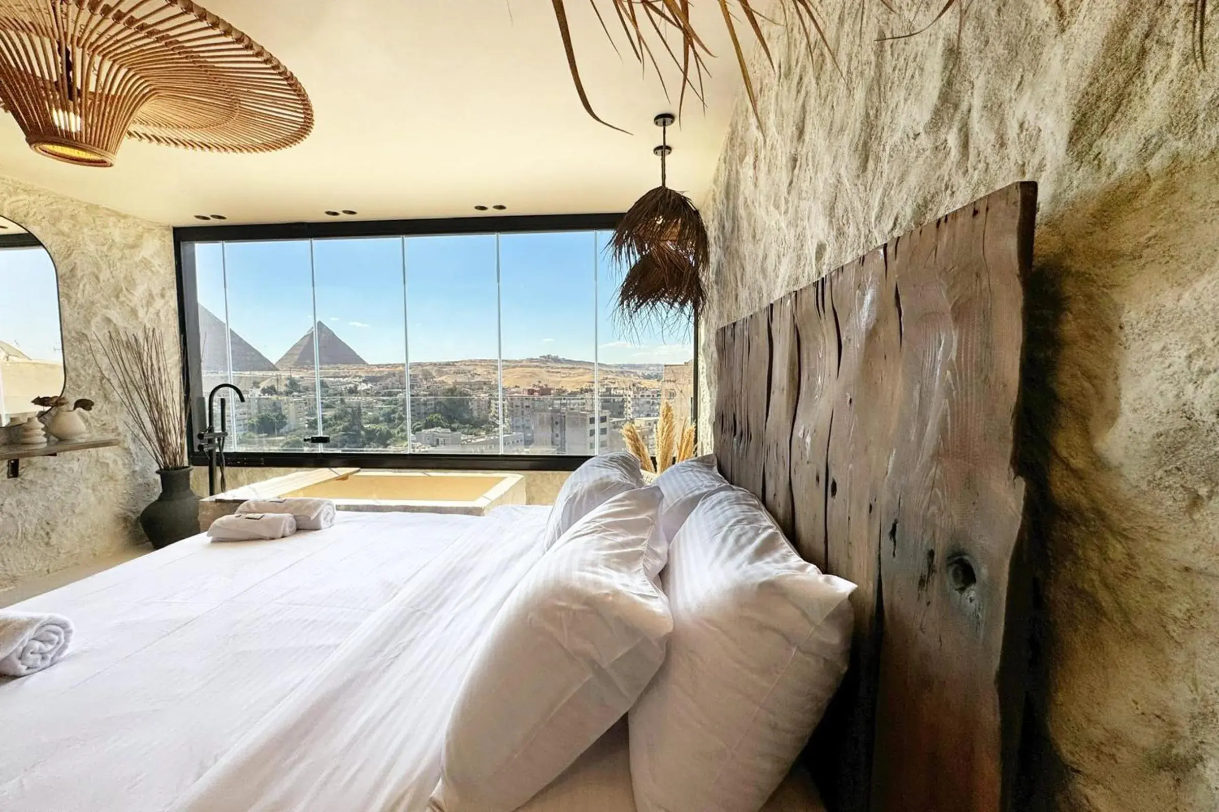 The 2 BDR Pyramids Vista w Bathtub The 2 BDR Pyramids Vista w Bathtub