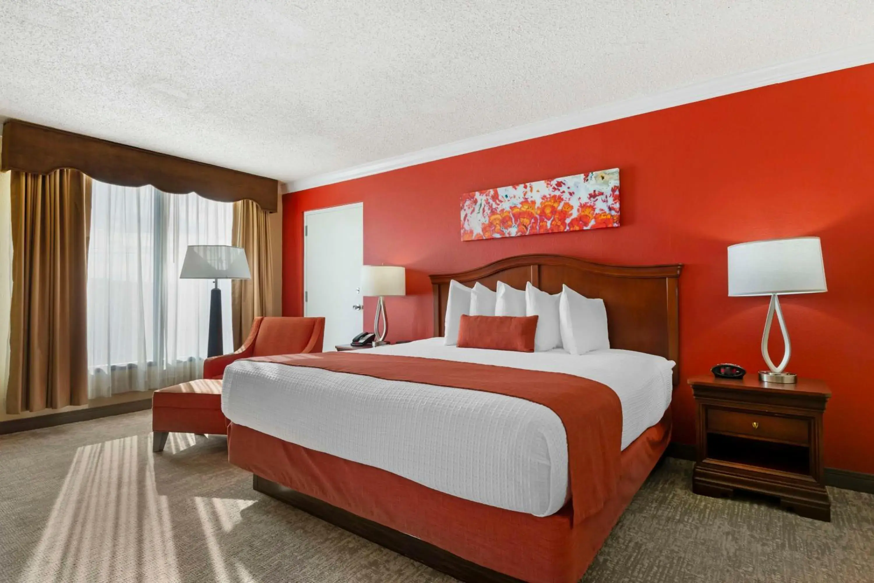 Photo of the whole room, Bed in Best Western Plus Burlington Photo of the whole room, Bed in Best Western Plus Burlington